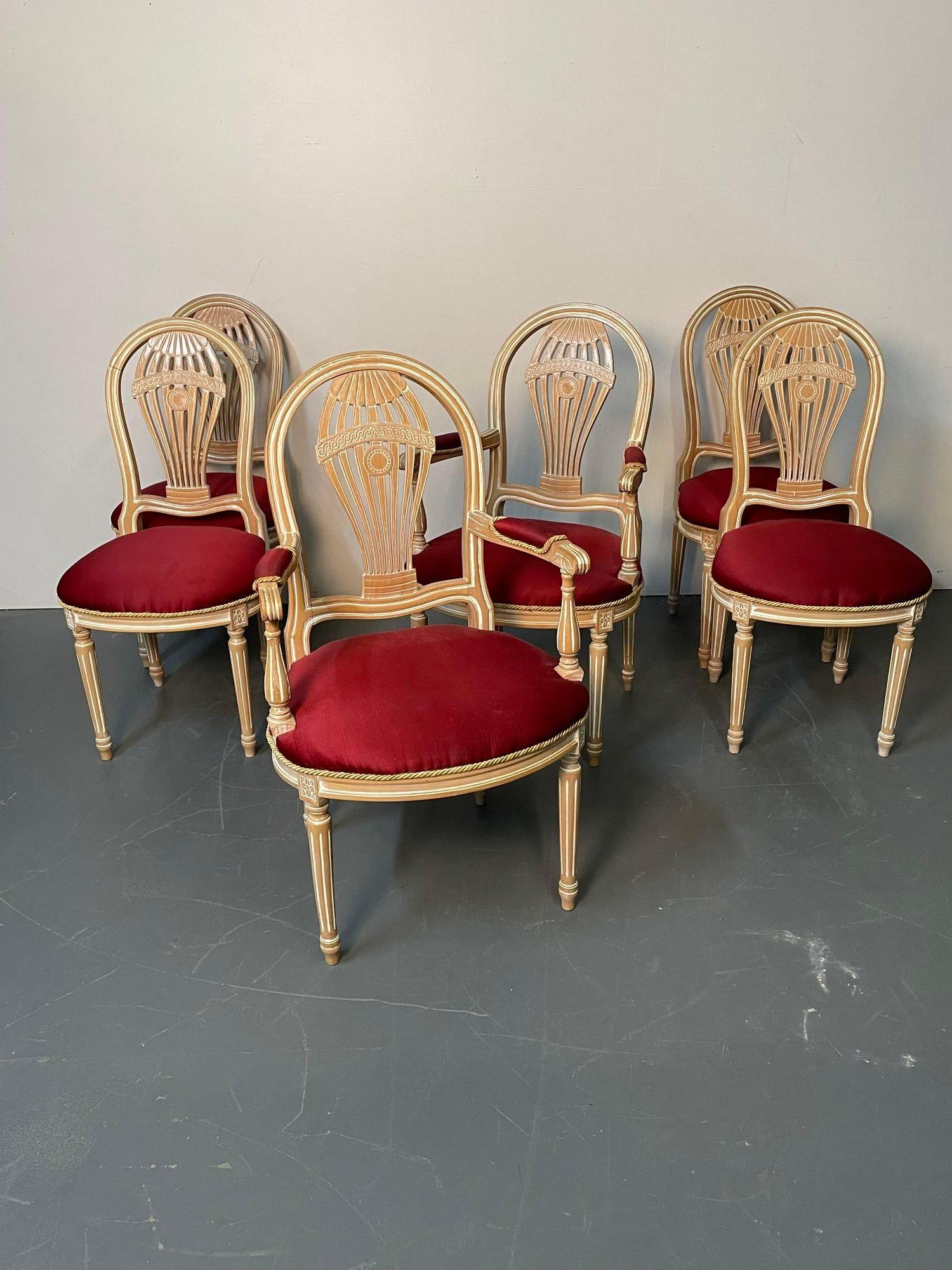 Sechs Esszimmerstühle im Louis-XVI-Stil von Maison Jansen mit gebleichter Ballonrückenlehne, weiß gewaschen (Italienisch) im Angebot