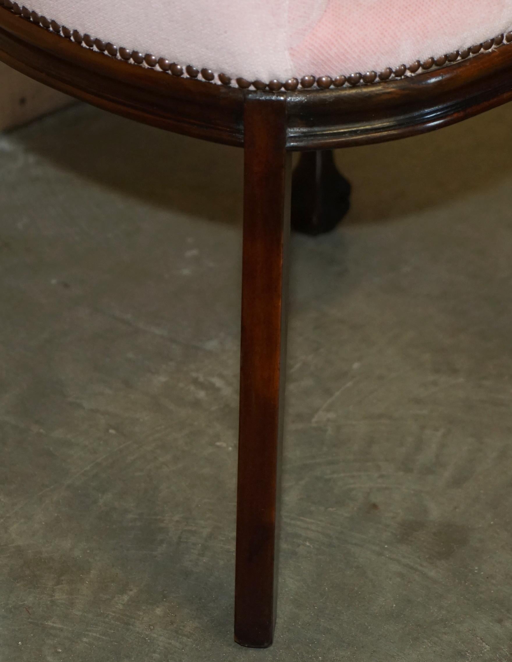 SIX LOVELY VINTAGE HAND CARVED CLAW & BALL CABRIOLET LEG HARDWOOS DINING CHAIRs For Sale 5