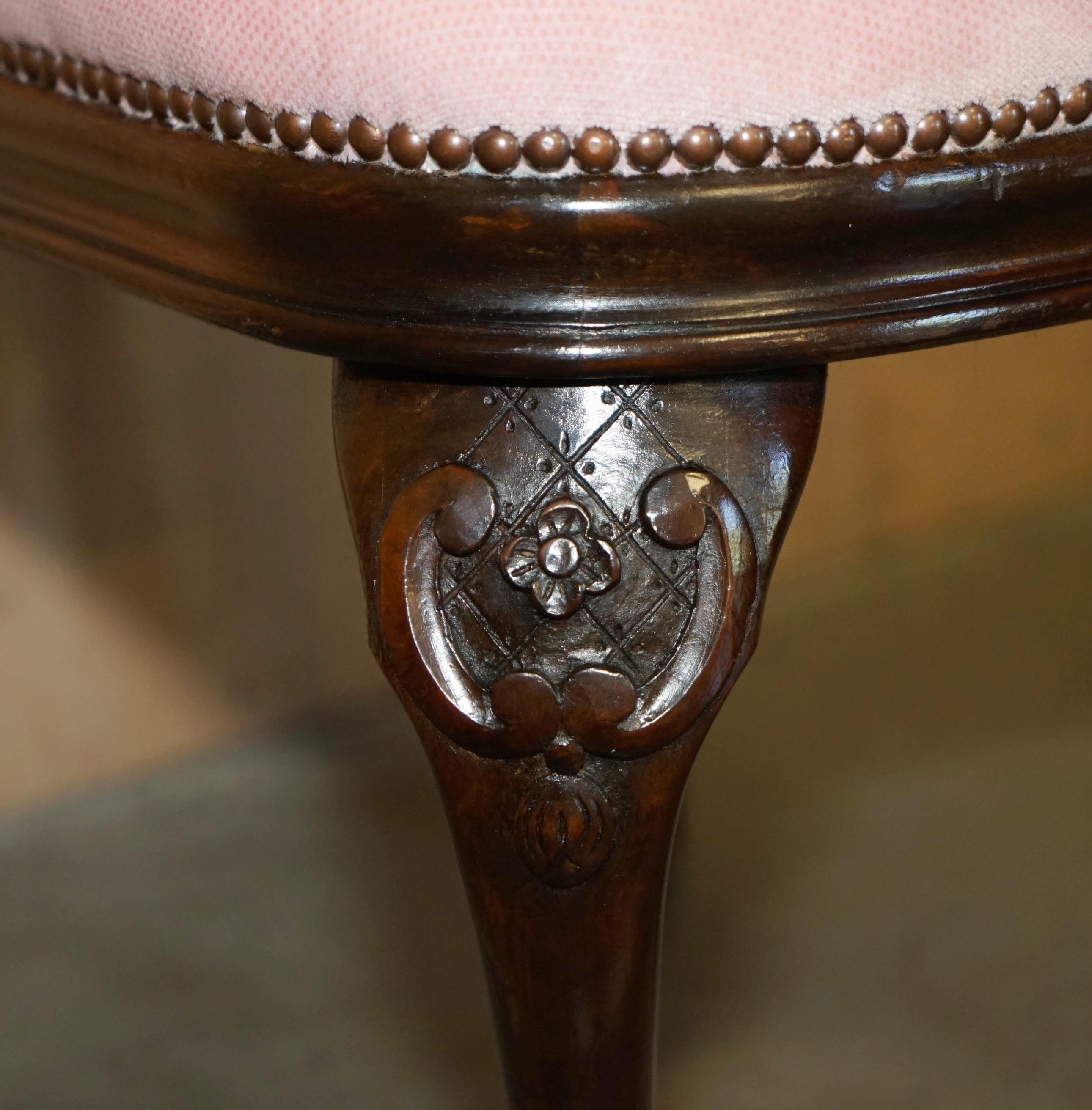 SIX LOVELY VINTAGE HAND CARVED CLAW & BALL CABRIOLET LEG HARDWOOS DINING CHAIRs For Sale 1