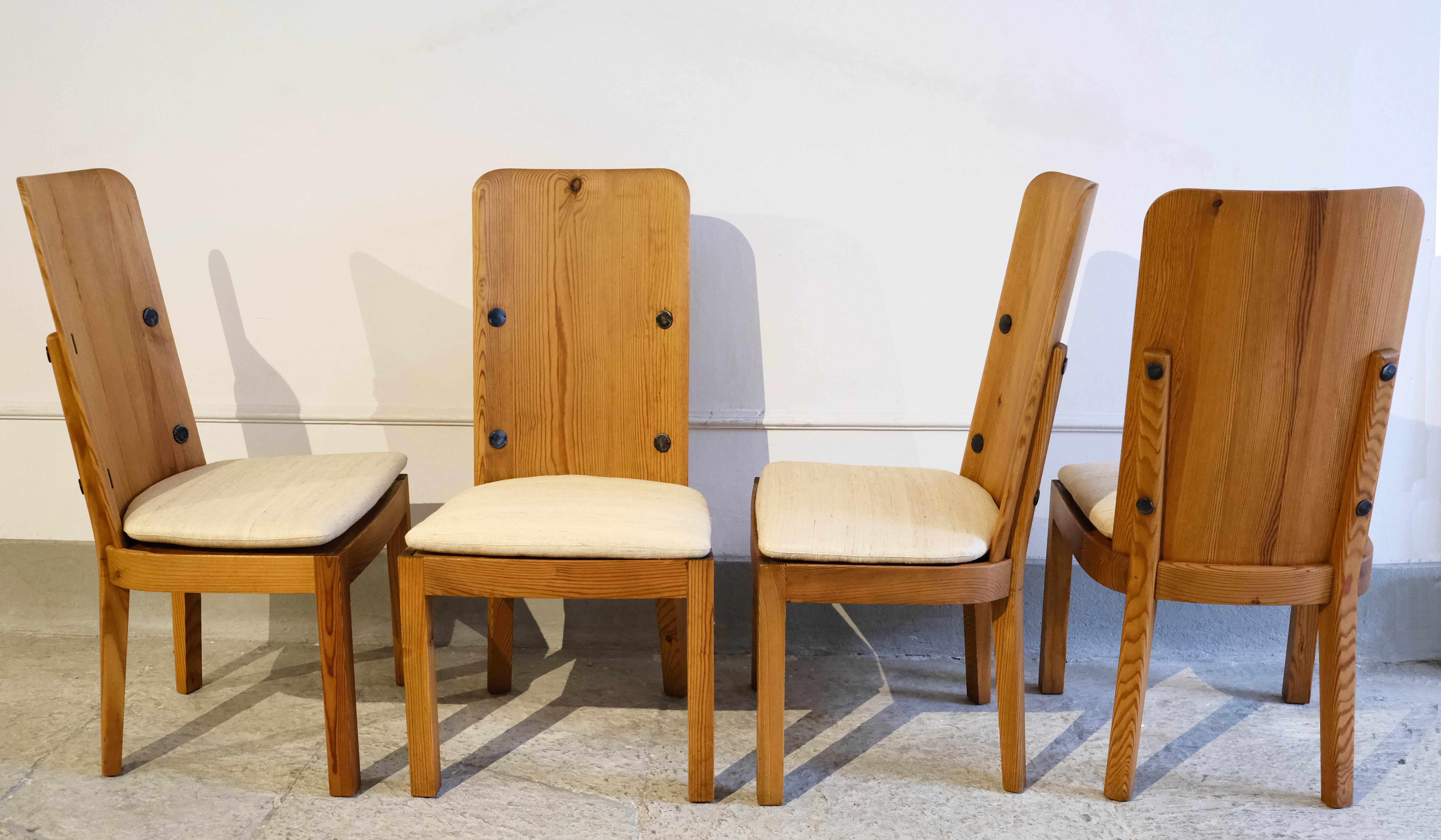 Schönes Set von sechs Stühlen aus nordischer Kiefer der Serie 