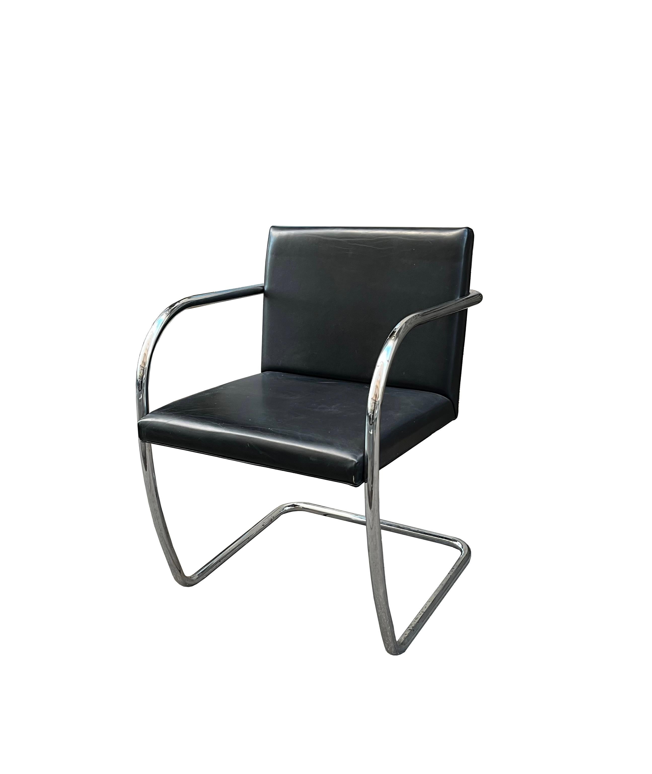 Sechs röhrenförmige Stühle/Schreibtischstühle aus Brünn von Ludwig Mies van der Rohe für Knoll, um 1970 (Moderne der Mitte des Jahrhunderts) im Angebot