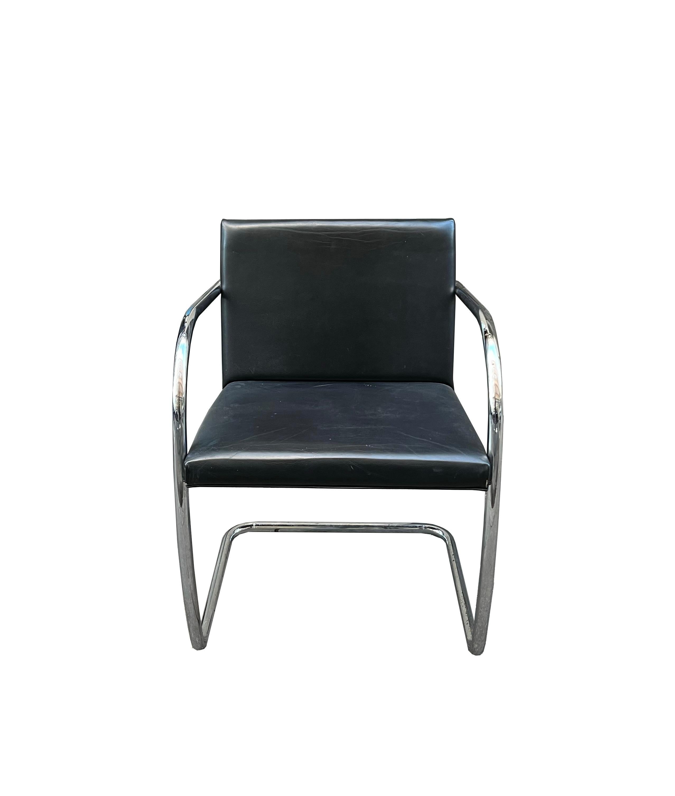 Sechs röhrenförmige Stühle/Schreibtischstühle aus Brünn von Ludwig Mies van der Rohe für Knoll, um 1970 im Zustand „Gut“ im Angebot in Renens, CH