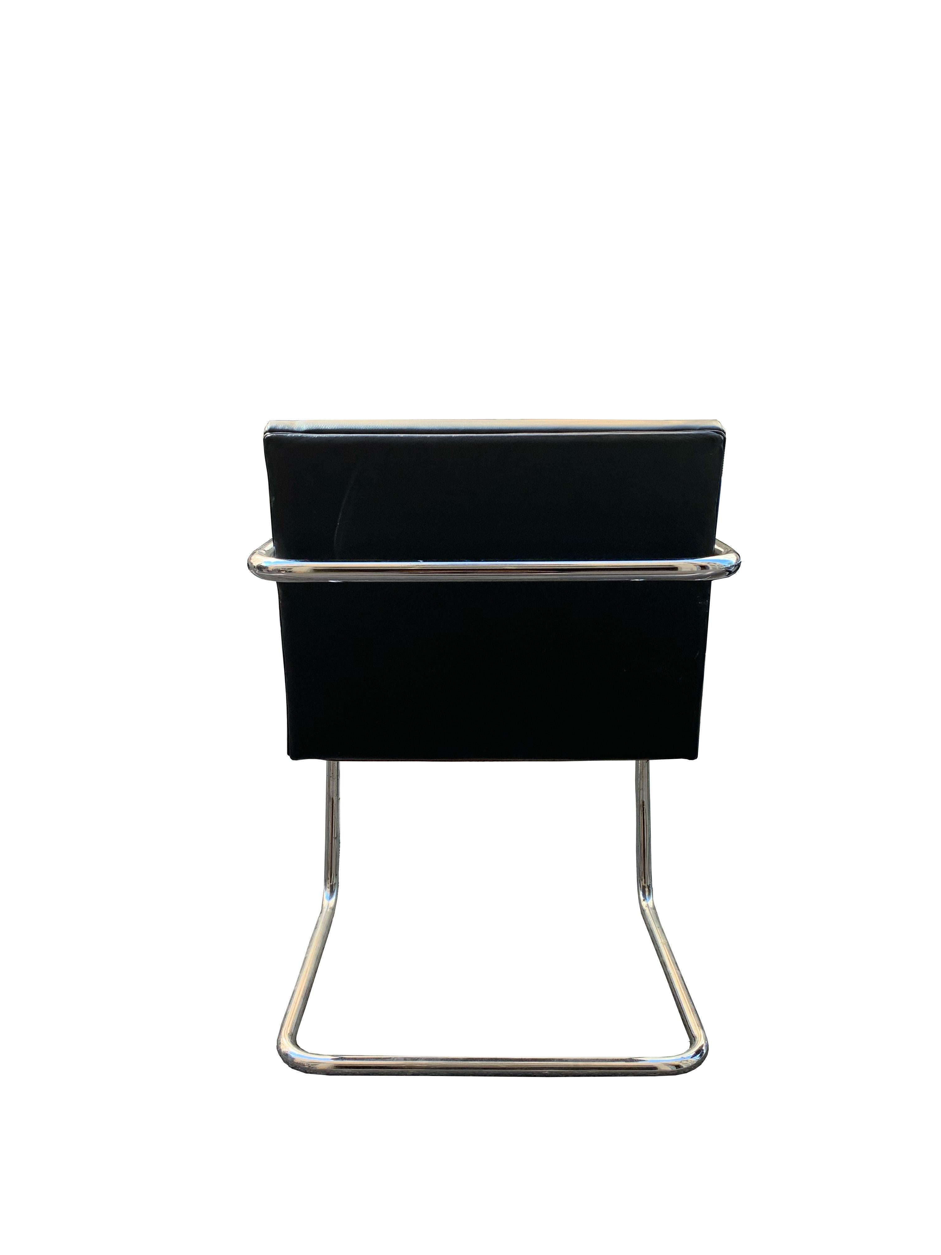 Sechs röhrenförmige Stühle/Schreibtischstühle aus Brünn von Ludwig Mies van der Rohe für Knoll, um 1970 (Ende des 20. Jahrhunderts) im Angebot
