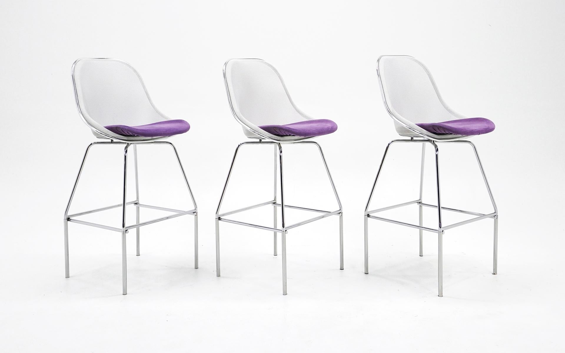 Set of 6 Antonio Citterio for B&B Italia Luta Barstools. You can buy these in any quantity up to six. The Iuta bar stools are a B&B Italia icon. The seat is a molded technical wire mesh shell in white with a profiled aluminum edging and chromed