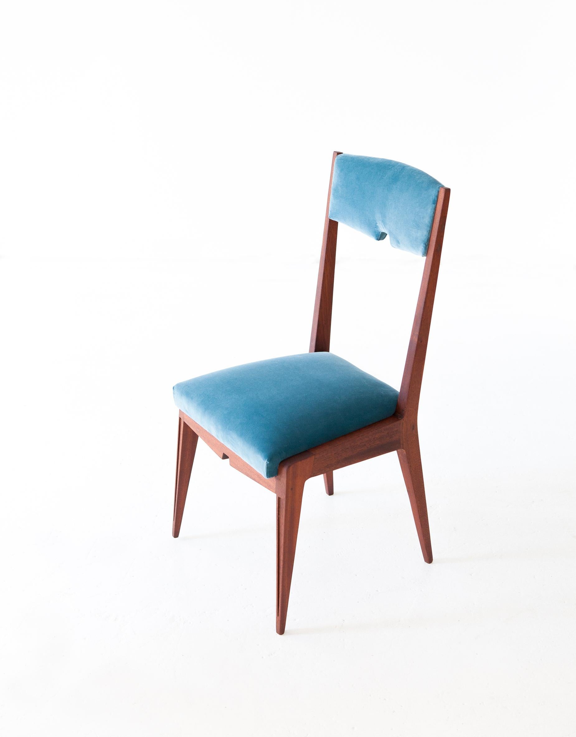 Set of six-light blue velvet and mahogany dining chairs, manufactured in Italy during the 1950s

Completely restored:

The frame is made of solid and high quality mahogany wood, this is completely restored with a deep sanding, new gluing of all