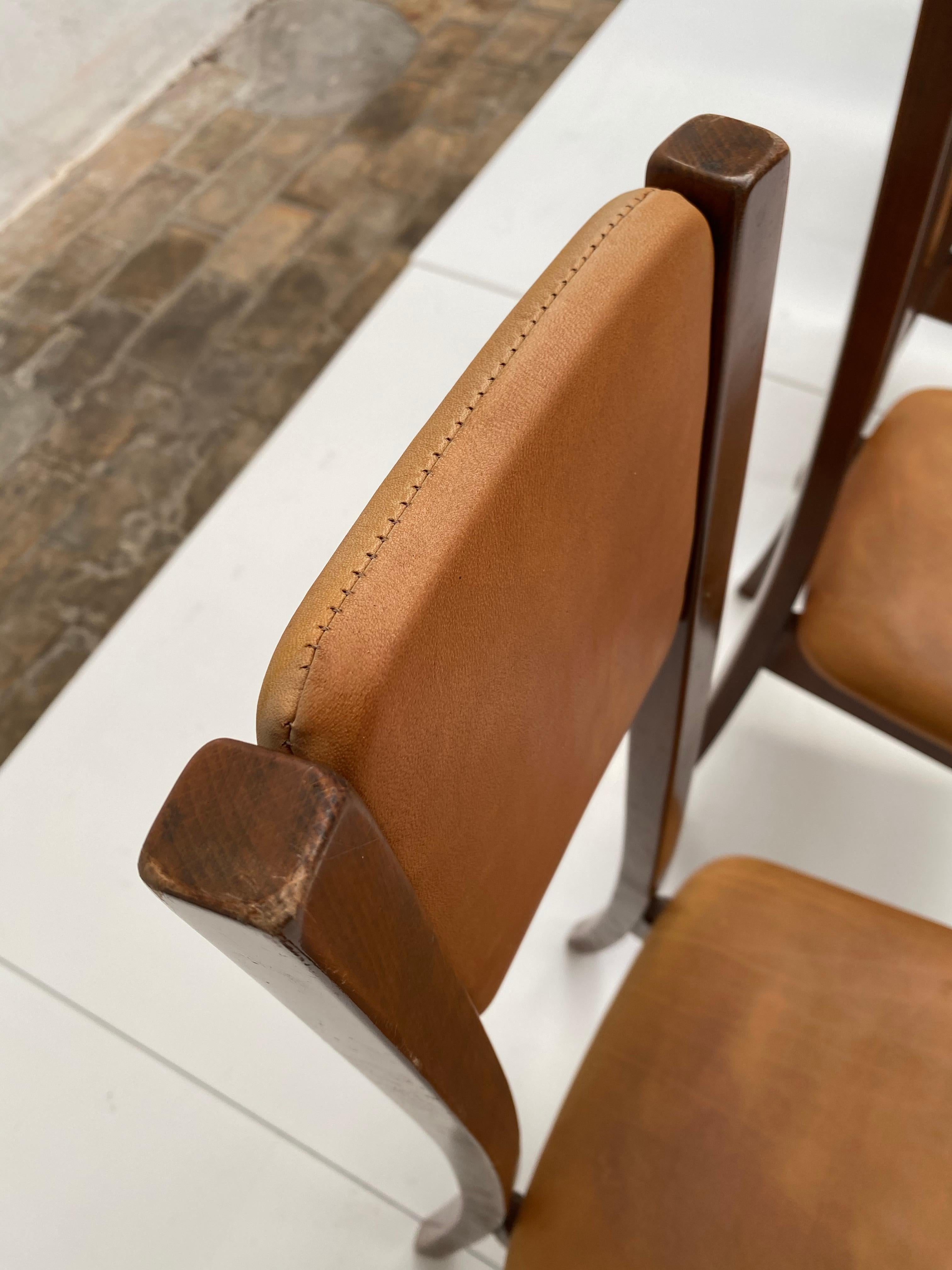 Six walnut  & Leather Mangiarotti 'S11' Dining Chairs, Sorgente Dei Mobili 1972 For Sale 6