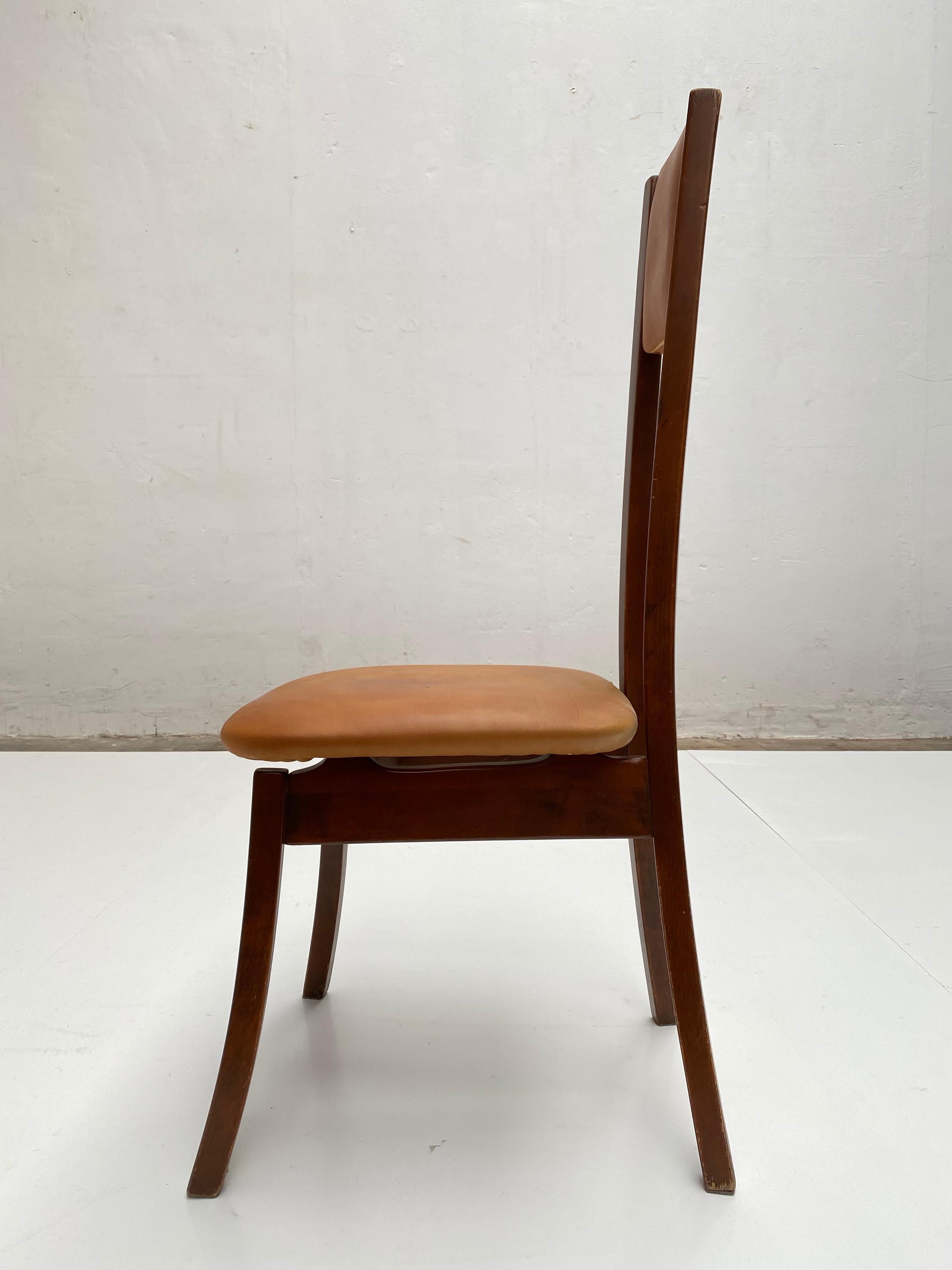 Noyer Six chaises à manger Mangiarotti 'S11' en noyer & en cuir:: Sorgente Dei Mobili 1972 en vente