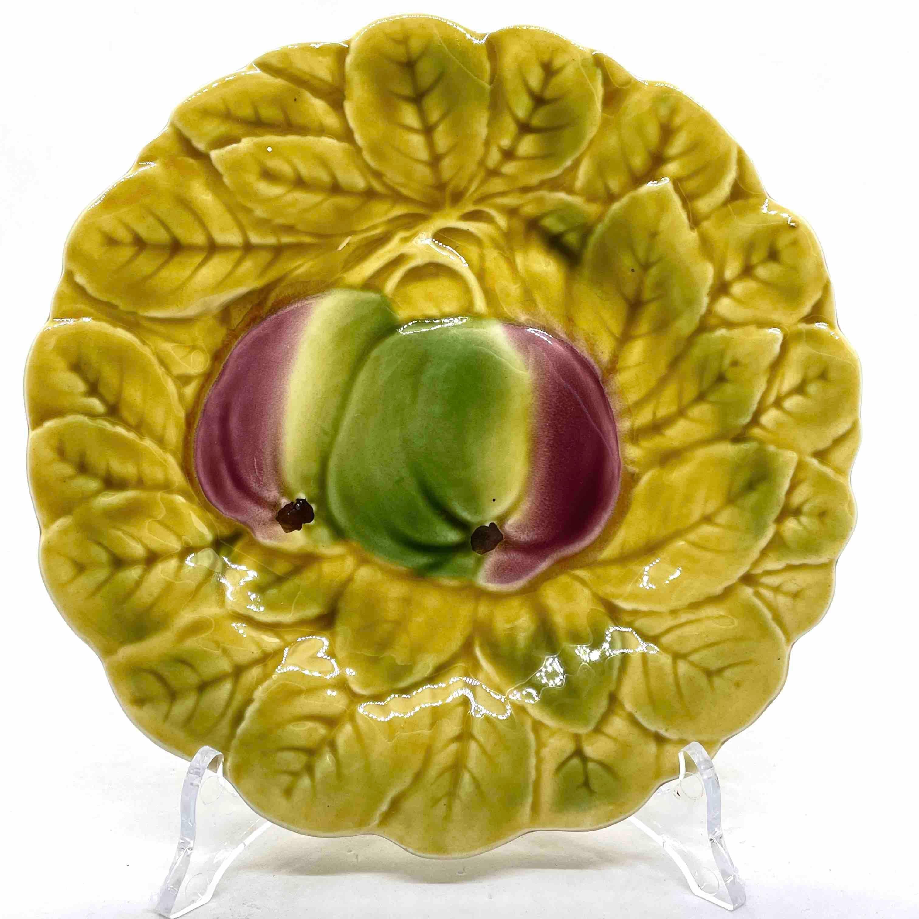 Six Majolica Plates with Fruit Decor, Sarreguemines, France, Early 20th Century For Sale 3