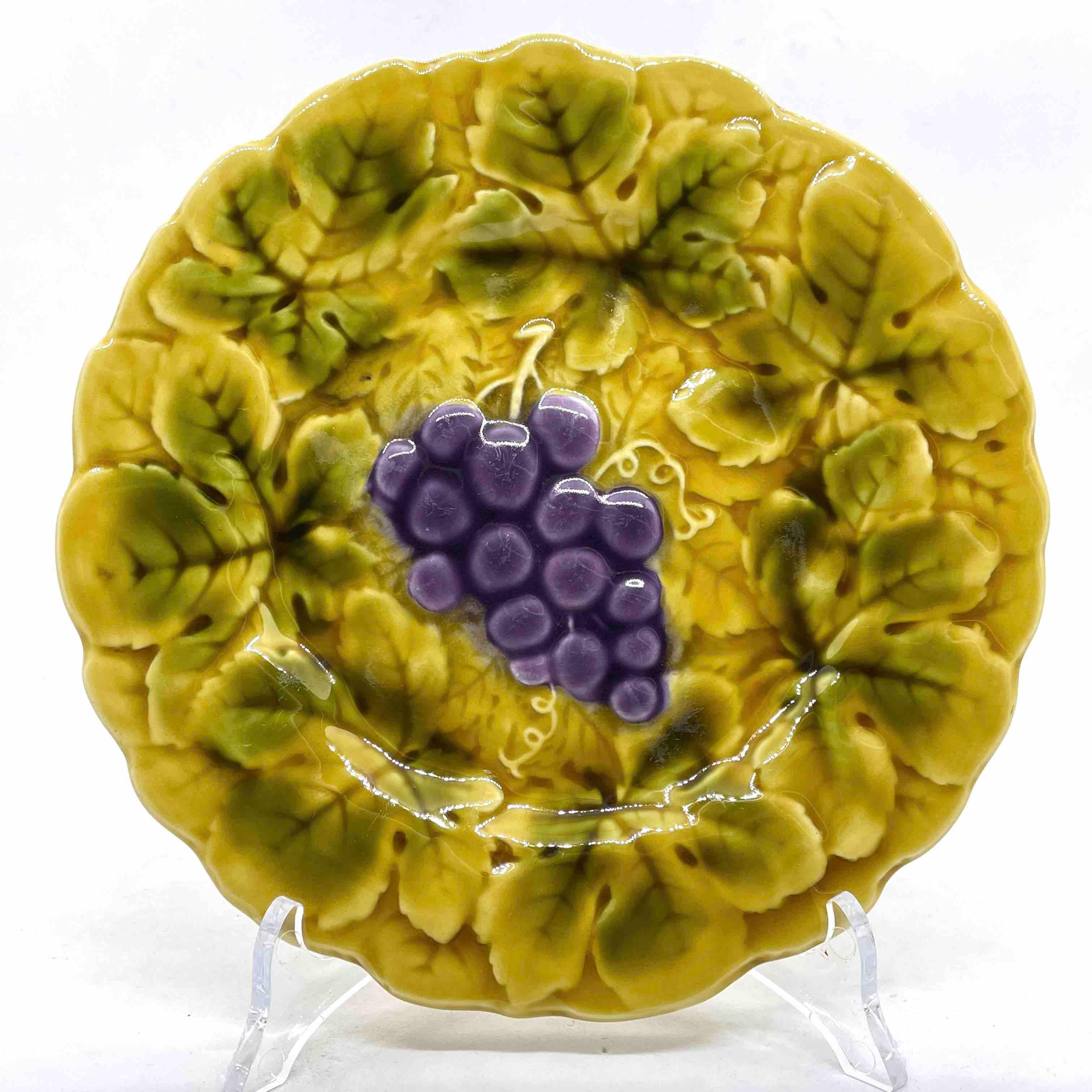 Six Majolica Plates with Fruit Decor, Sarreguemines, France, Early 20th Century For Sale 5