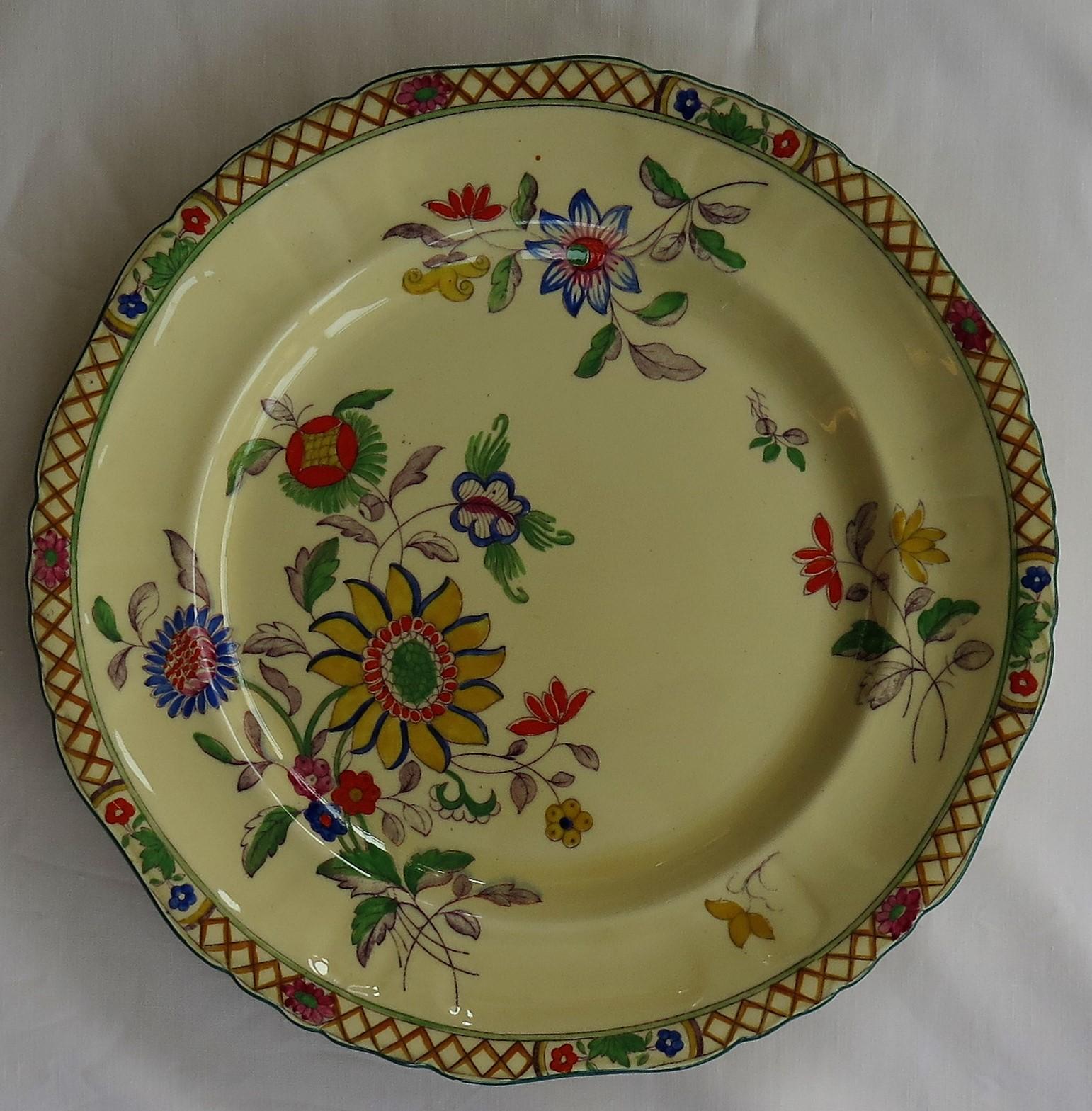 Six Mason's Ironstone Large Dinner Plates Art Nouveau Muscatel Pattern, Ca 1900 For Sale 1