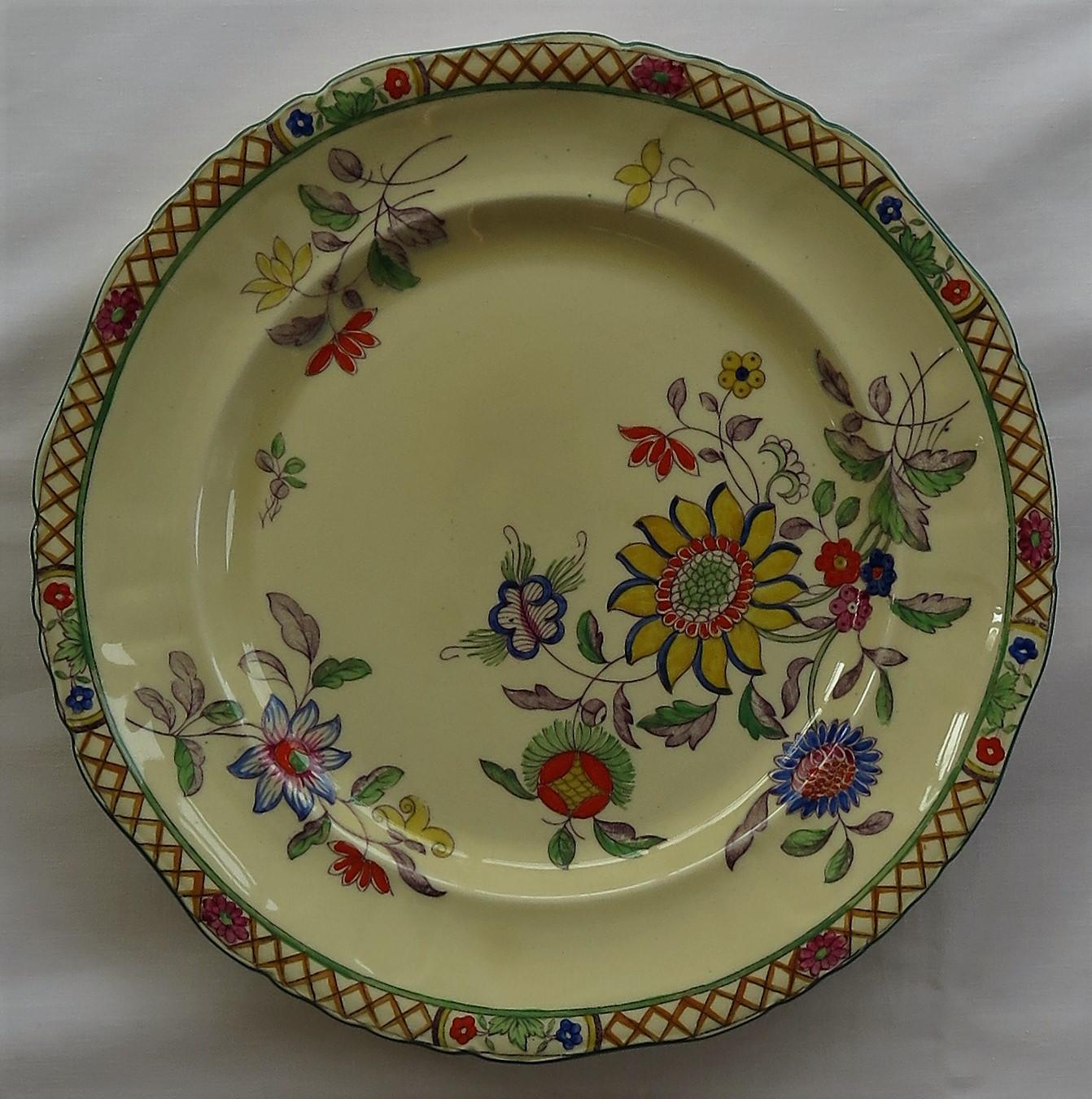 Six Mason's Ironstone Large Dinner Plates Art Nouveau Muscatel Pattern, Ca 1900 For Sale 2