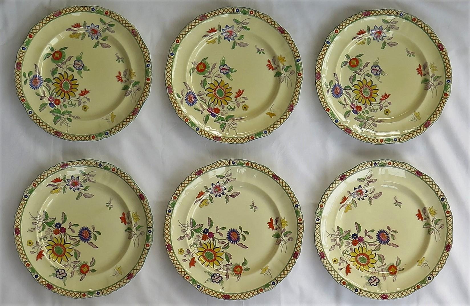 Hand-Painted Six Mason's Ironstone Large Dinner Plates Art Nouveau Muscatel Pattern, Ca 1900 For Sale