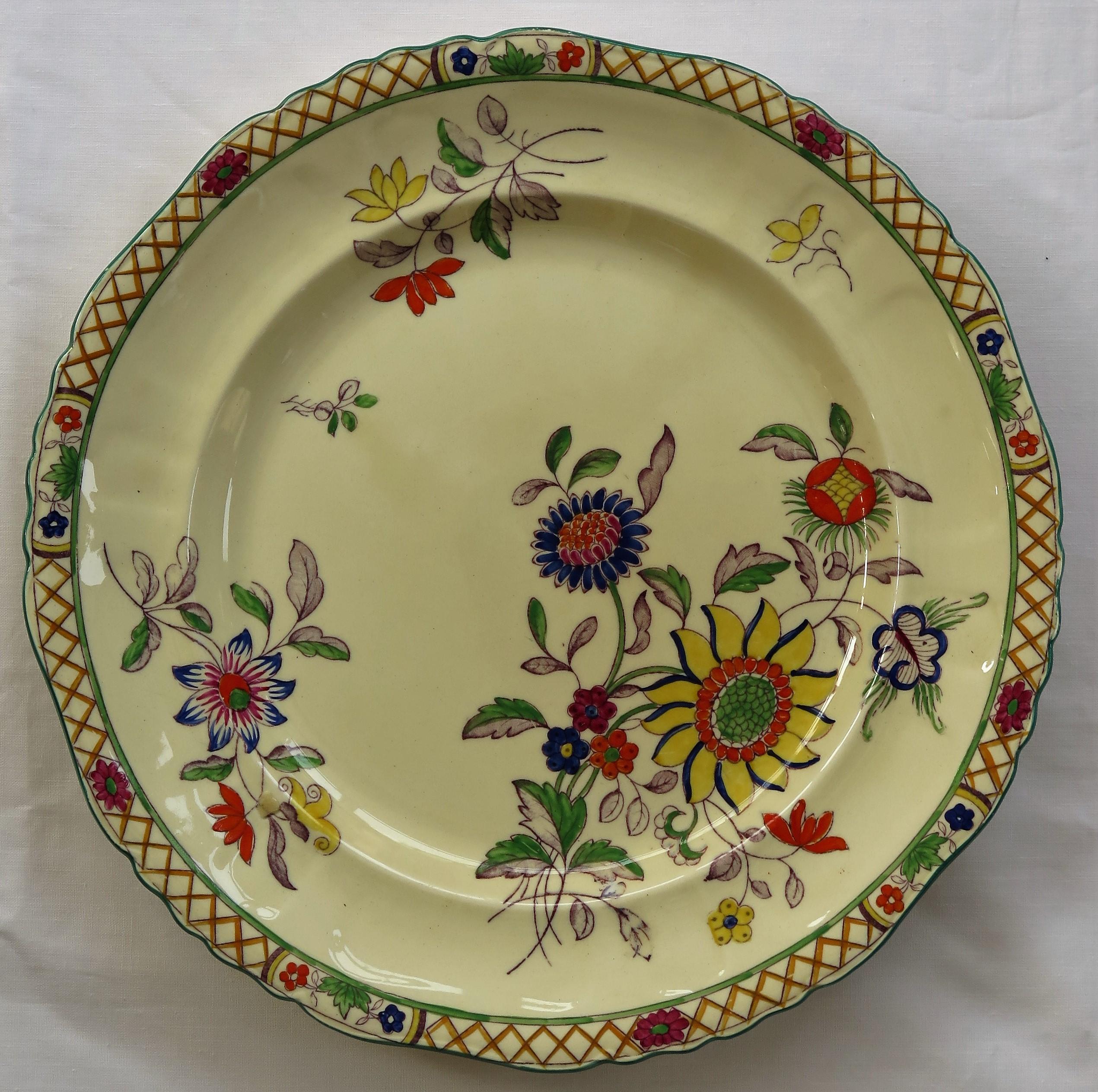 Six Mason's Ironstone Large Dinner Plates Art Nouveau Muscatel Pattern, Ca 1900 In Good Condition For Sale In Lincoln, Lincolnshire