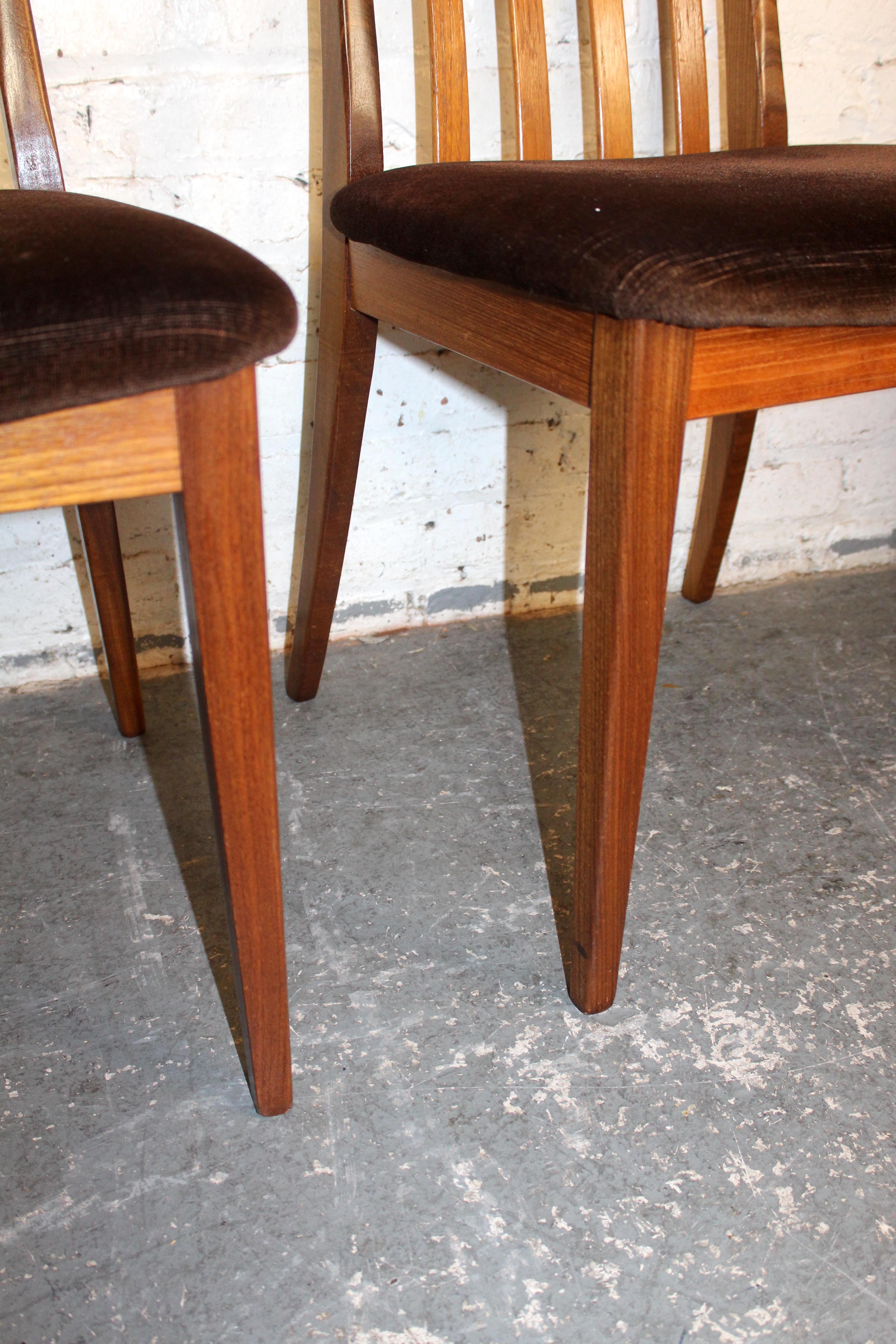 Six chaises de salle à manger britanniques en teck du milieu du siècle par Victor Wilkins pour G-Plan en vente 4