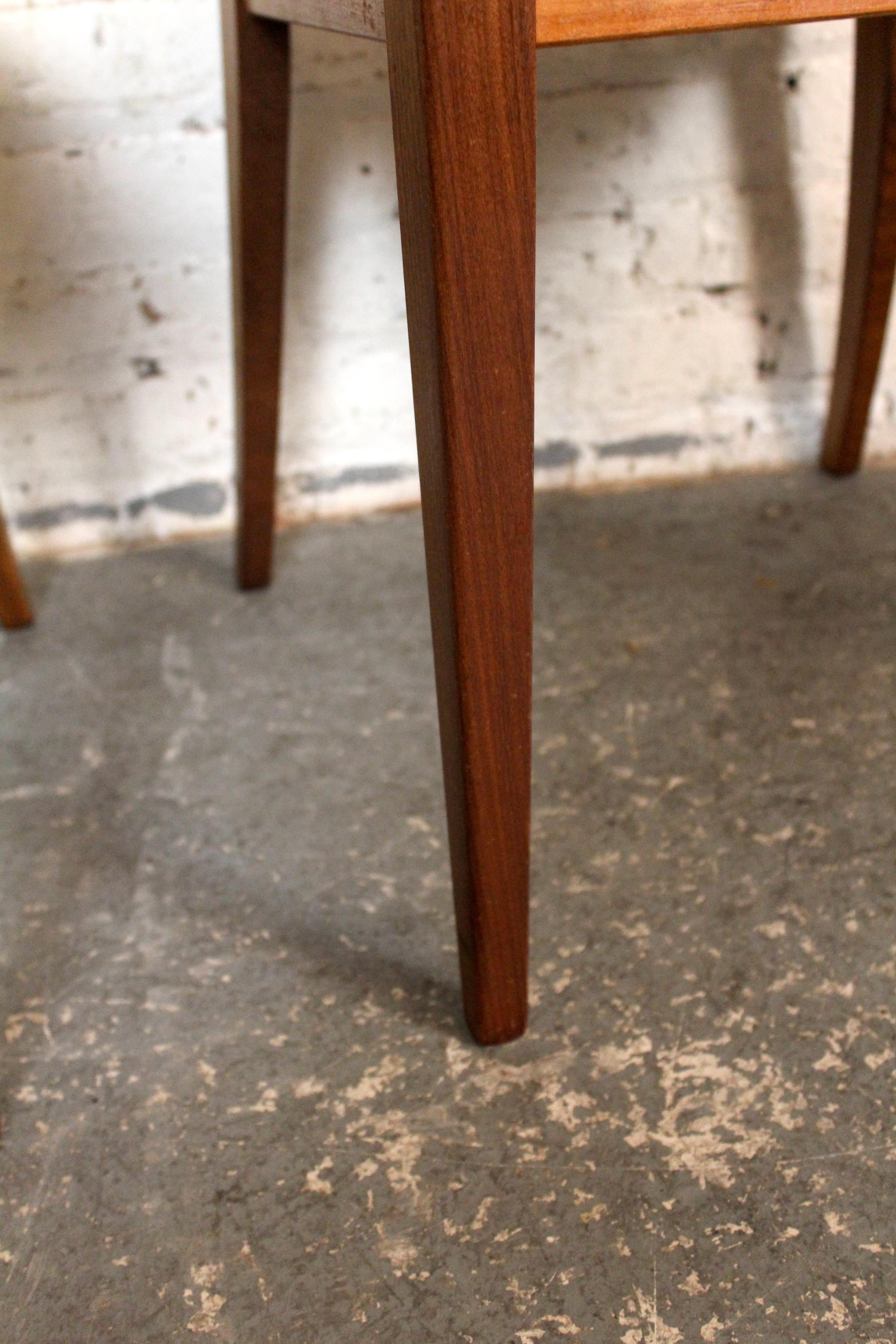 Six chaises de salle à manger britanniques en teck du milieu du siècle par Victor Wilkins pour G-Plan en vente 5