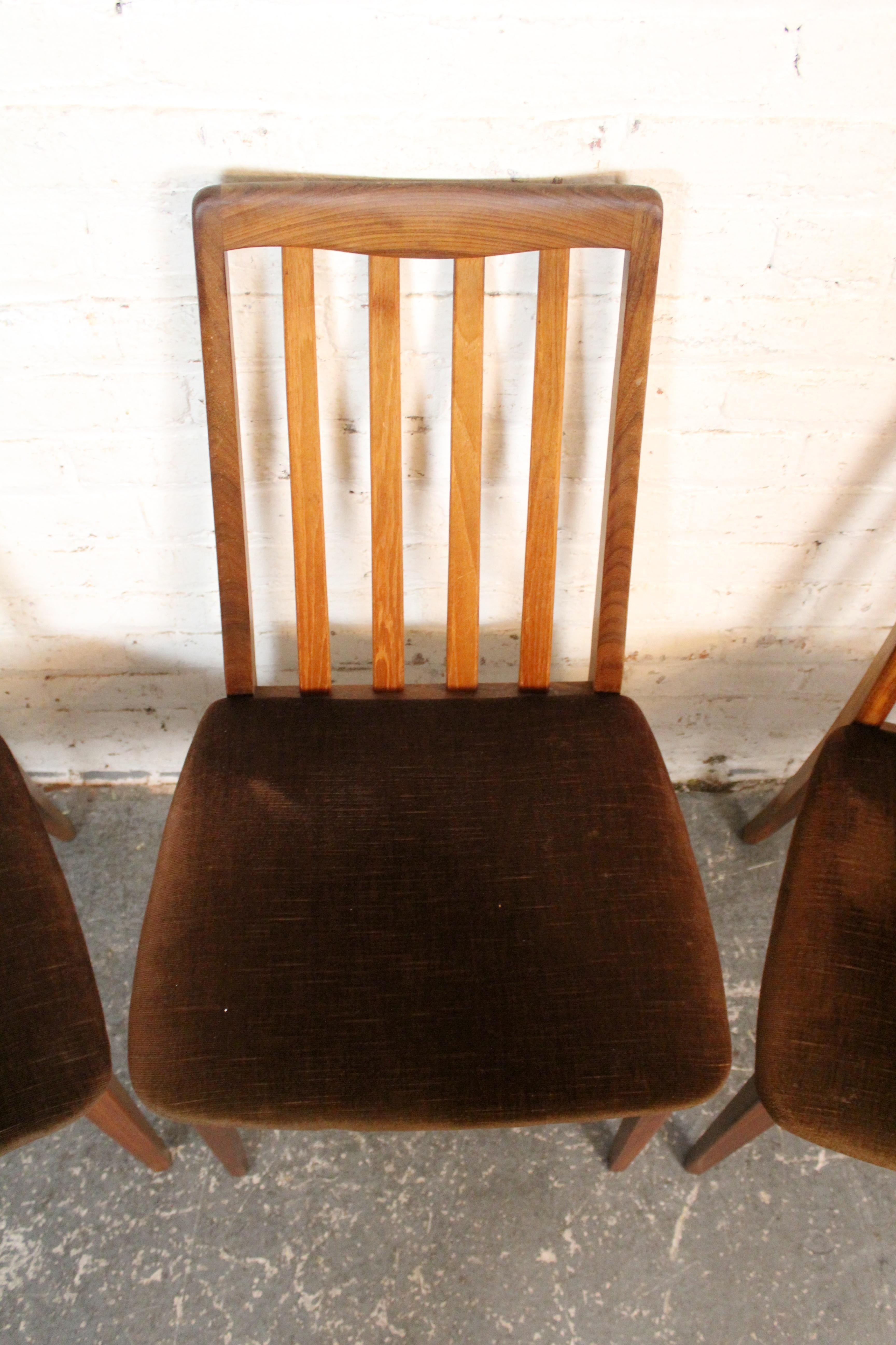 Six chaises de salle à manger britanniques en teck du milieu du siècle par Victor Wilkins pour G-Plan Bon état - En vente à Brooklyn, NY