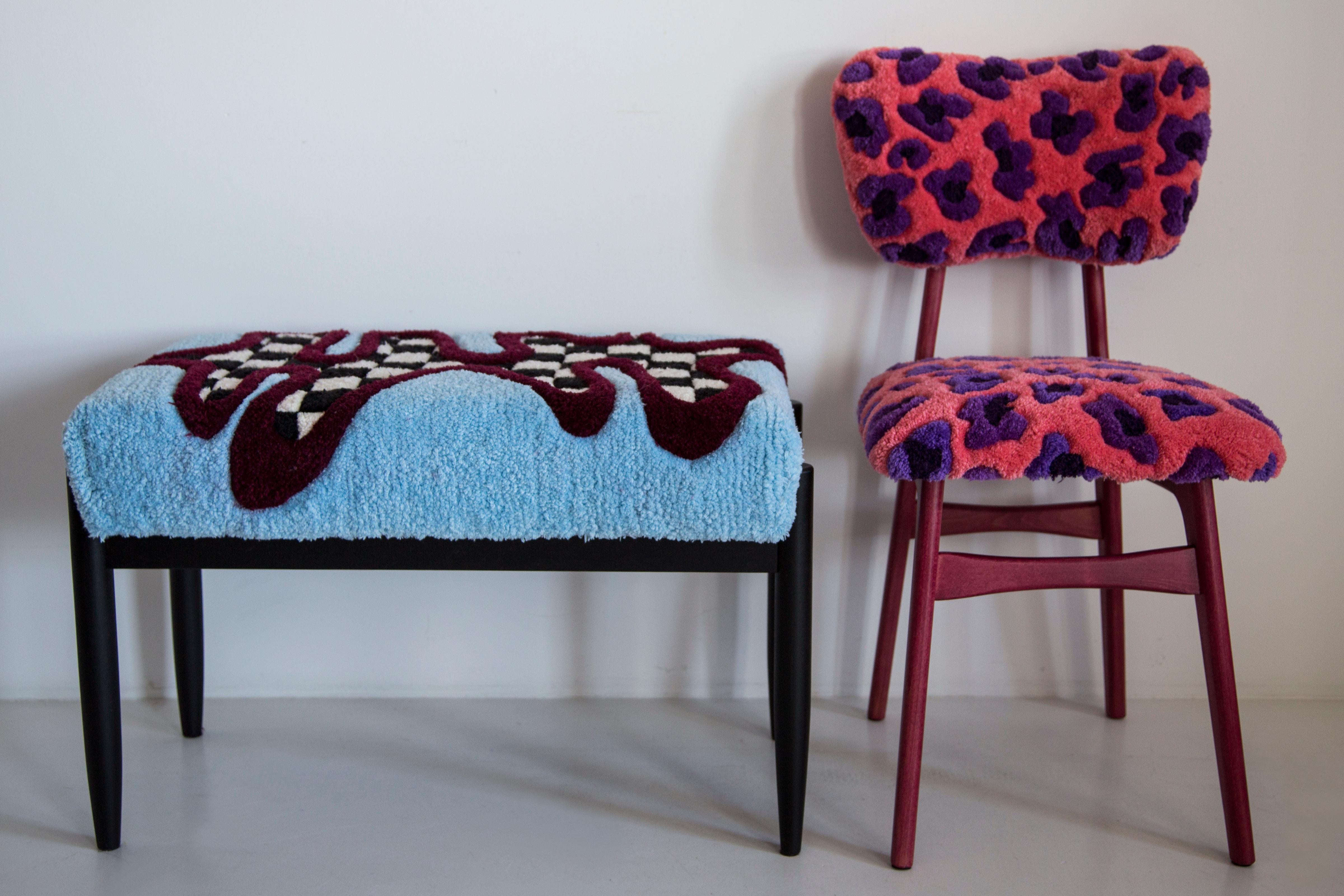 Sei sedie a farfalla della metà del secolo scorso, tufting a mano in lana rosa leopardata, Europa, anni '60 in vendita 3