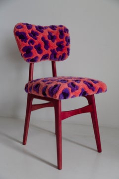 Seis sillas mariposa de mediados de siglo, leopardo de lana rosa empenachada a mano, Europa, años 60