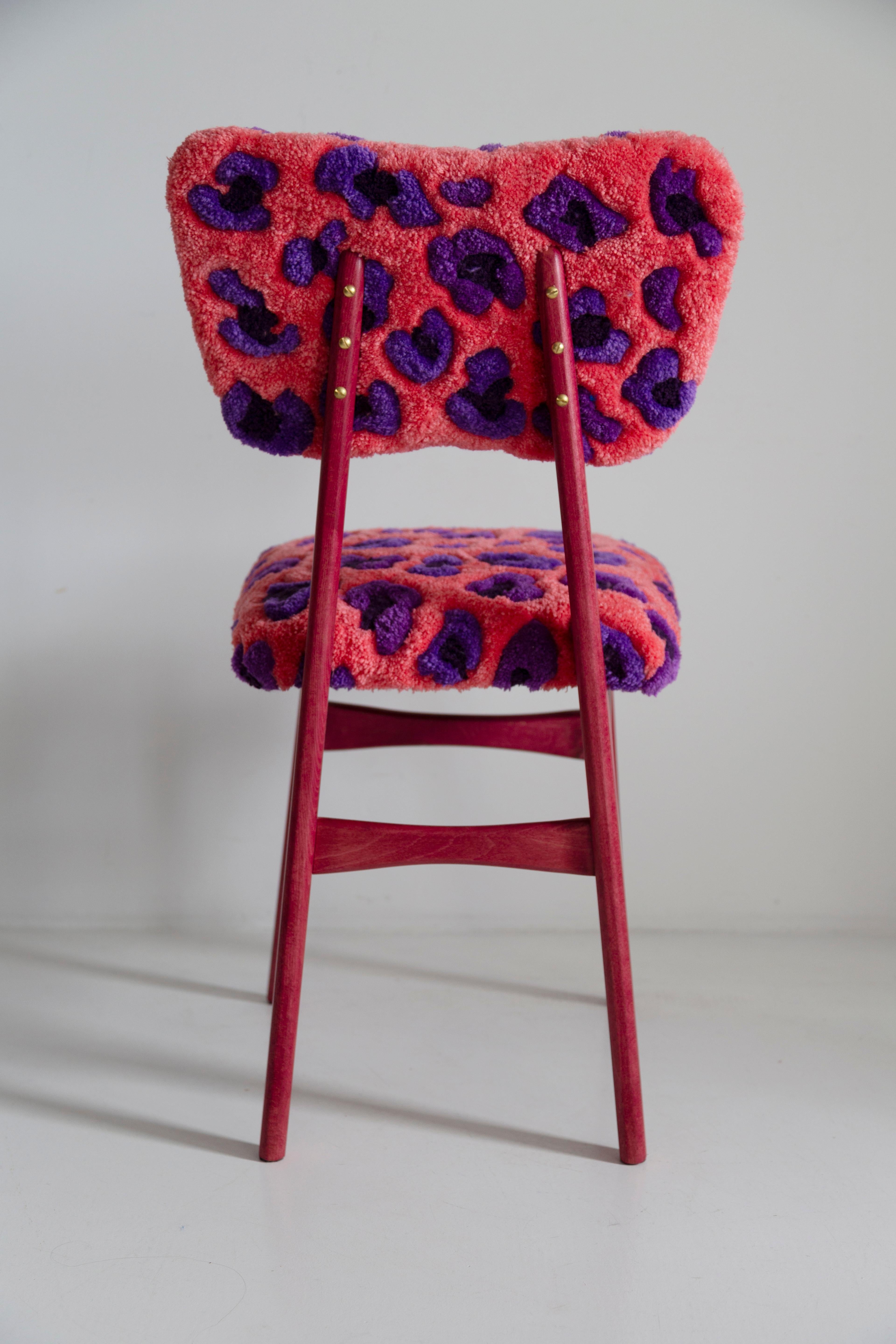 Mid-Century moderno Sei sedie a farfalla della metà del secolo scorso, tufting a mano in lana rosa leopardata, Europa, anni '60 in vendita