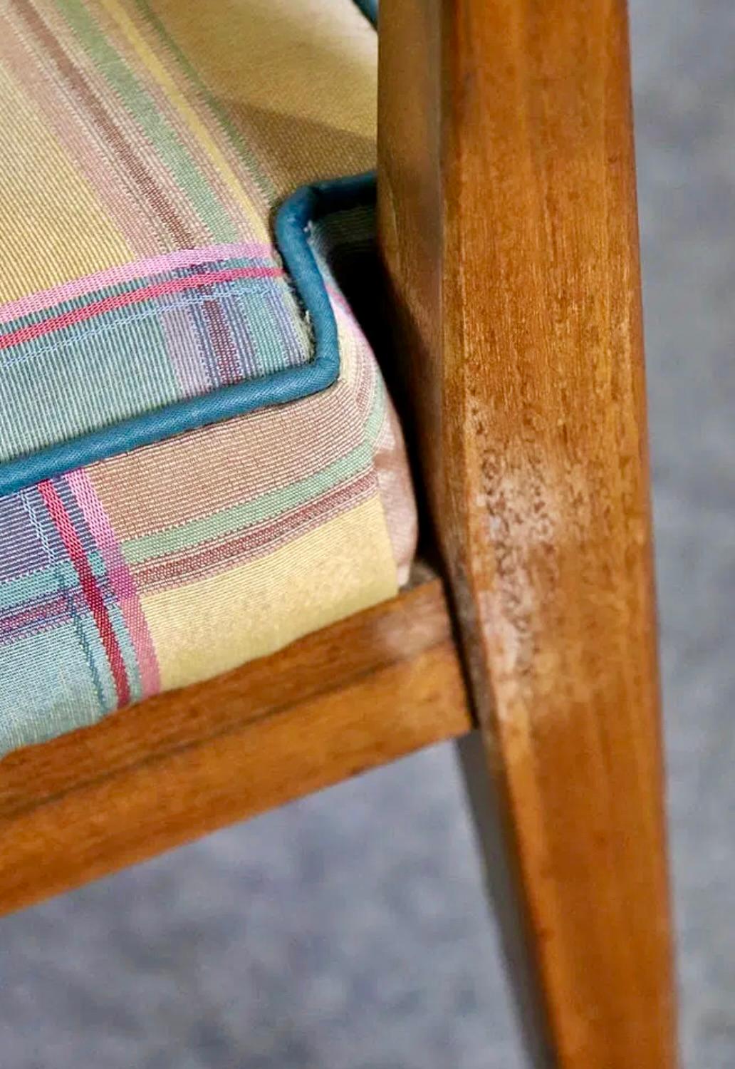 Sechs Mid-Century-Esszimmerstühle (Walnuss) im Angebot