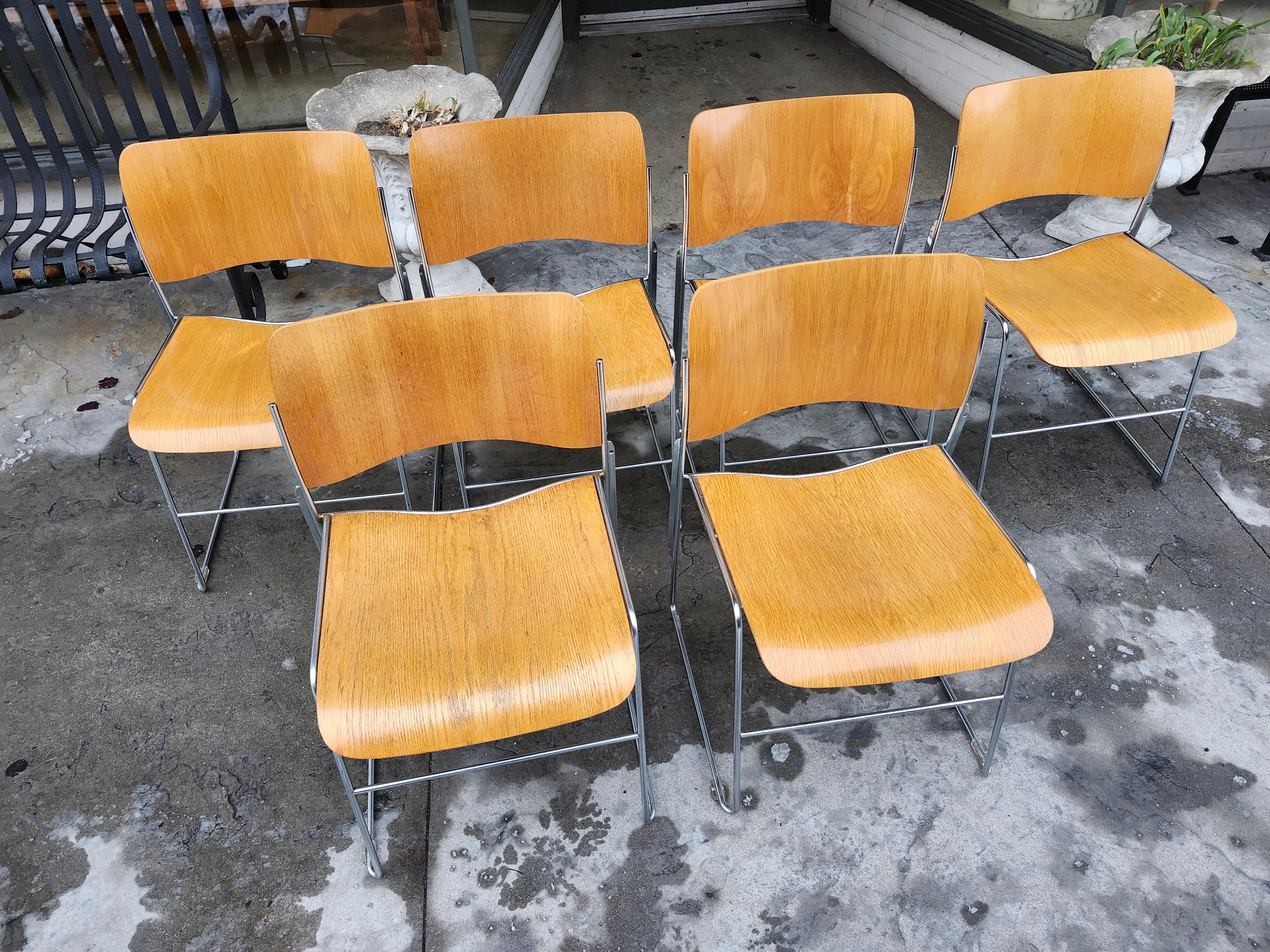 Six Mid-Century Modern Ash Stacking Chairs by David Rowland Iconic 40/4 Chair im Angebot 5