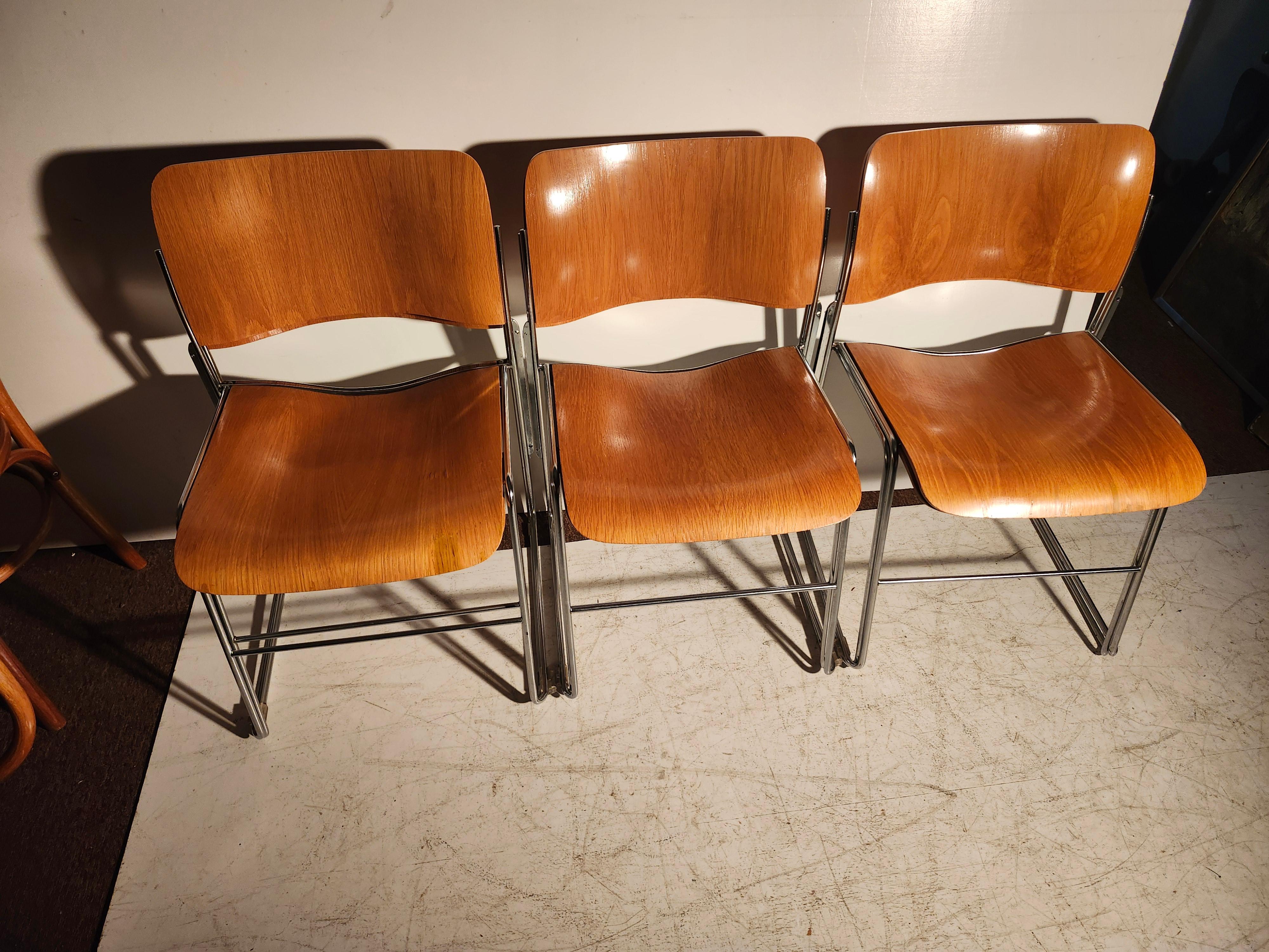 Six Mid-Century Modern Ash Stacking Chairs by David Rowland Iconic 40/4 Chair (Ende des 20. Jahrhunderts) im Angebot