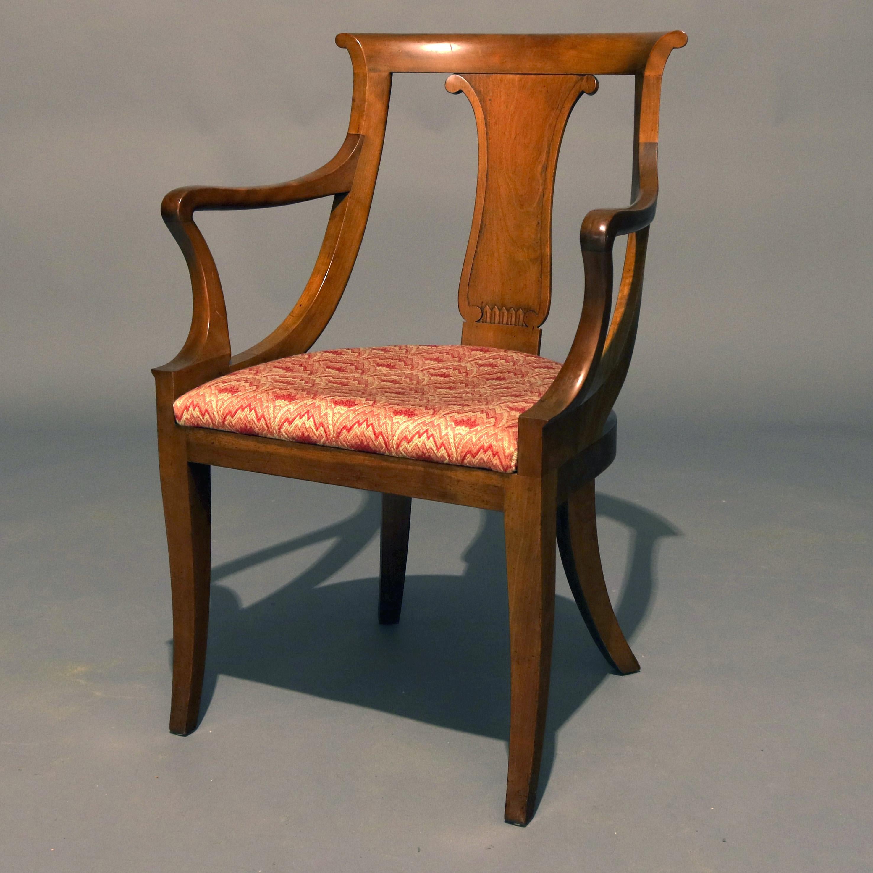 Set of 6 Mid-Century Modern upholstered mahogany Gondola style dining chairs feature incised slat and curved backs with upholstered seat and raised on tapered legs, 20th century. Set includes two armchairs and four side chairs.

Measures - 35