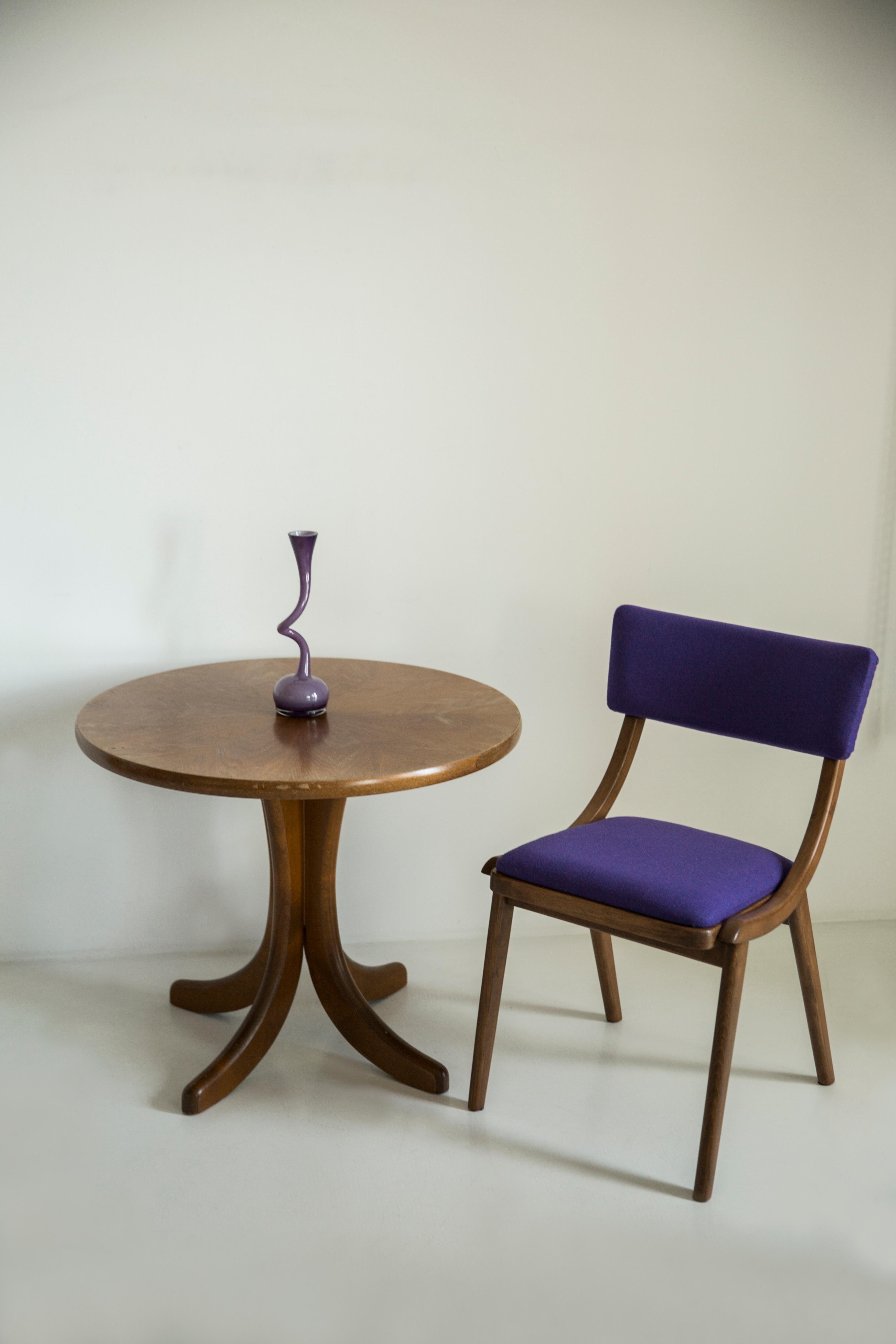 Sechs Bumerang-Stühle aus der Mitte des Jahrhunderts, lila-violette Wolle, Polen, 1960er Jahre (Moderne der Mitte des Jahrhunderts) im Angebot