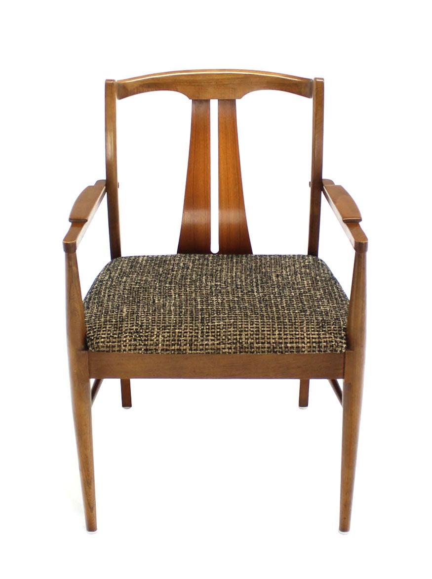 Laqué Six chaises de salle à manger en noyer moyen clair de la modernité du milieu du siècle, nouvelle tapisserie MINT en vente