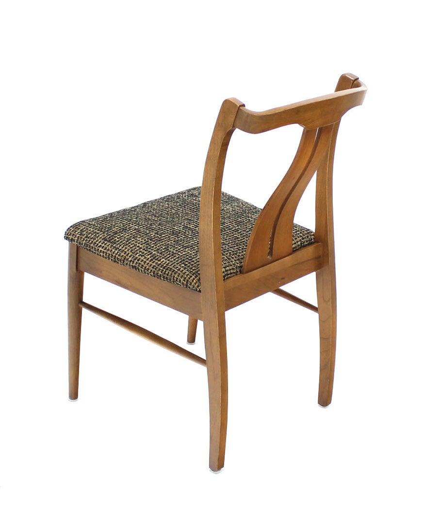 Six chaises de salle à manger en noyer moyen clair de la modernité du milieu du siècle, nouvelle tapisserie MINT en vente 1