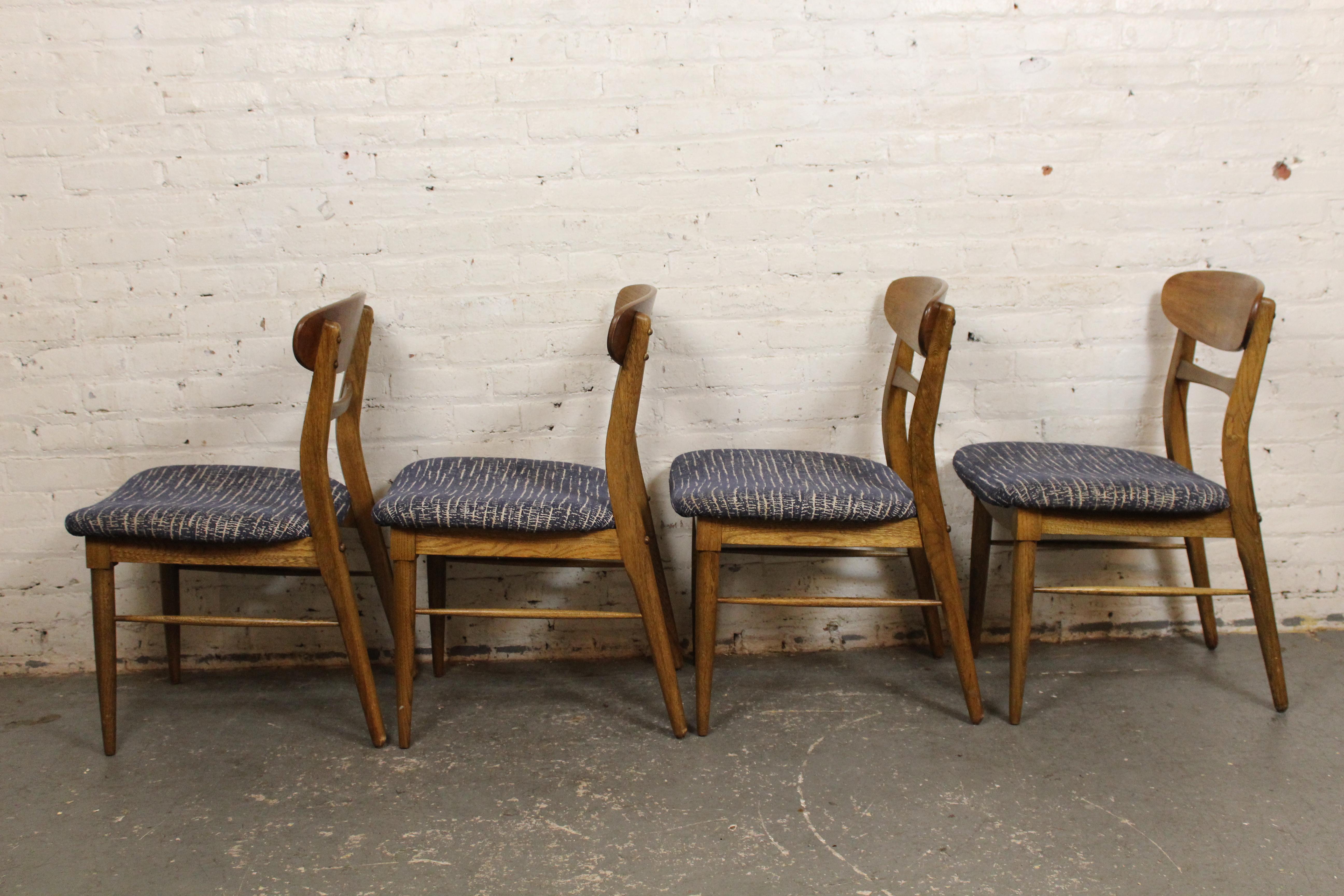 Sechs Esszimmerstühle aus Eiche aus der Mitte des Jahrhunderts von Lane Furniture (Geschnitzt) im Angebot