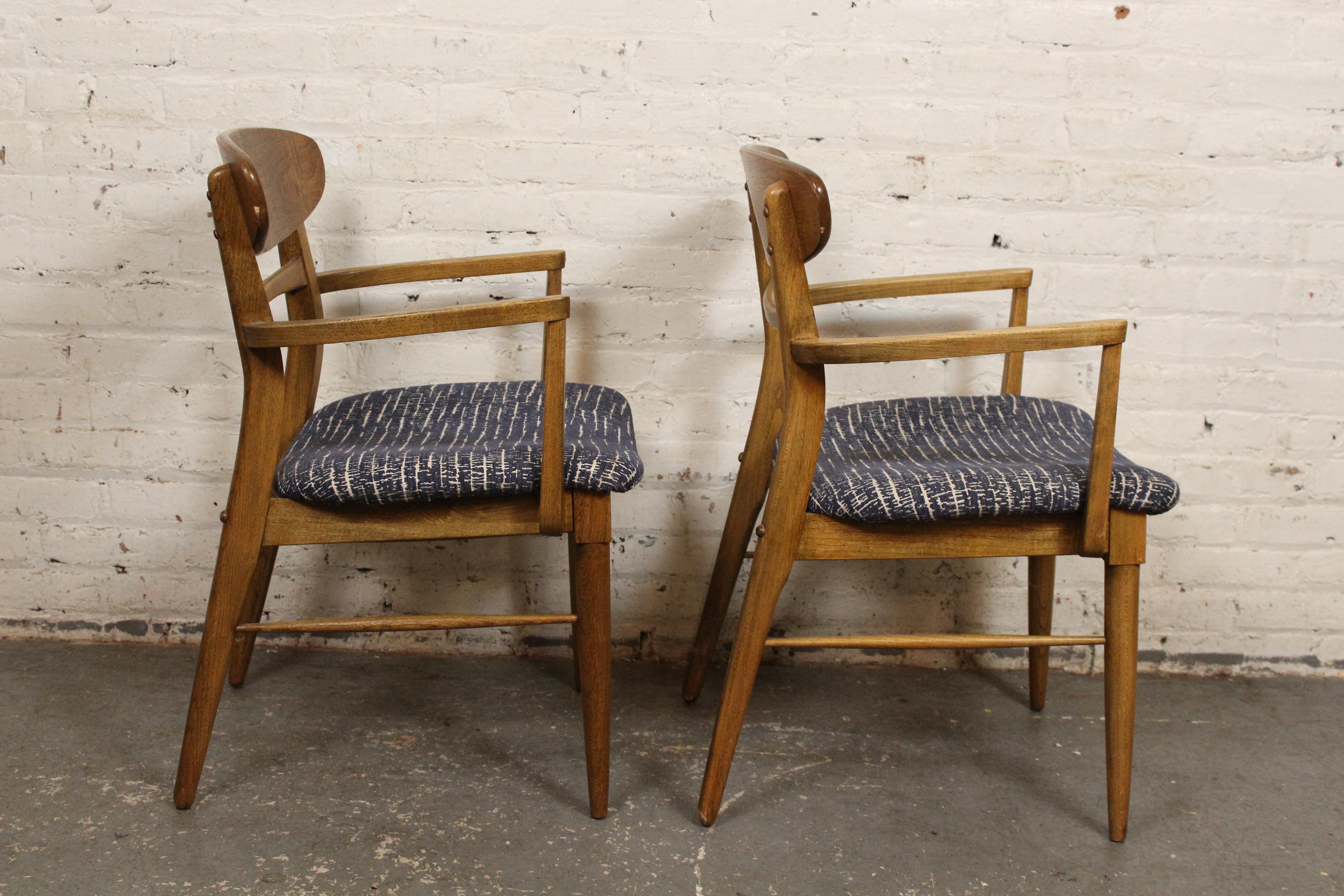 Sechs Esszimmerstühle aus Eiche aus der Mitte des Jahrhunderts von Lane Furniture im Angebot 1