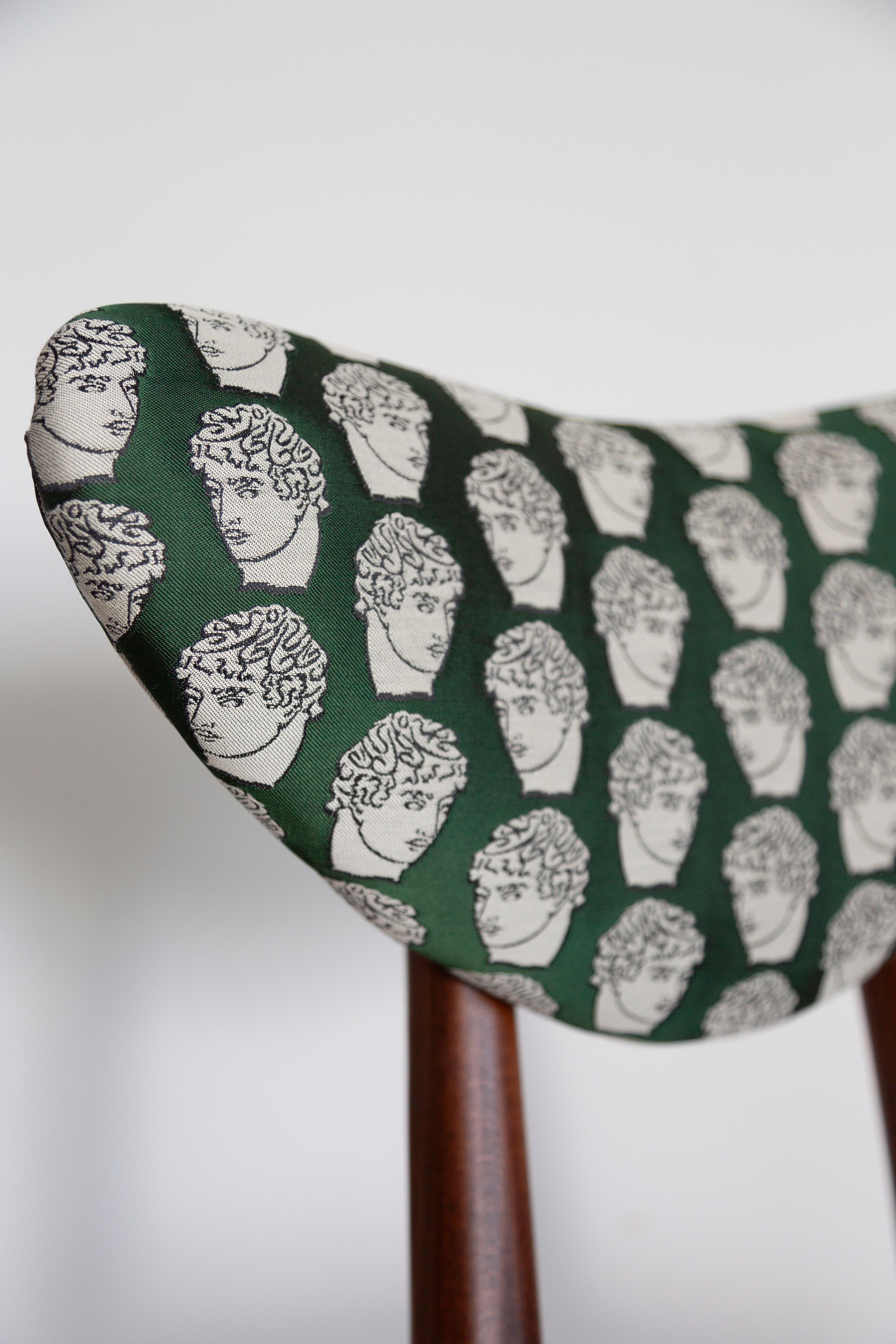 Sechs Midcentury David Print Smaragd Satin, dunkles Holz Herz Stühle, Europa, 1960er Jahre (Polnisch) im Angebot
