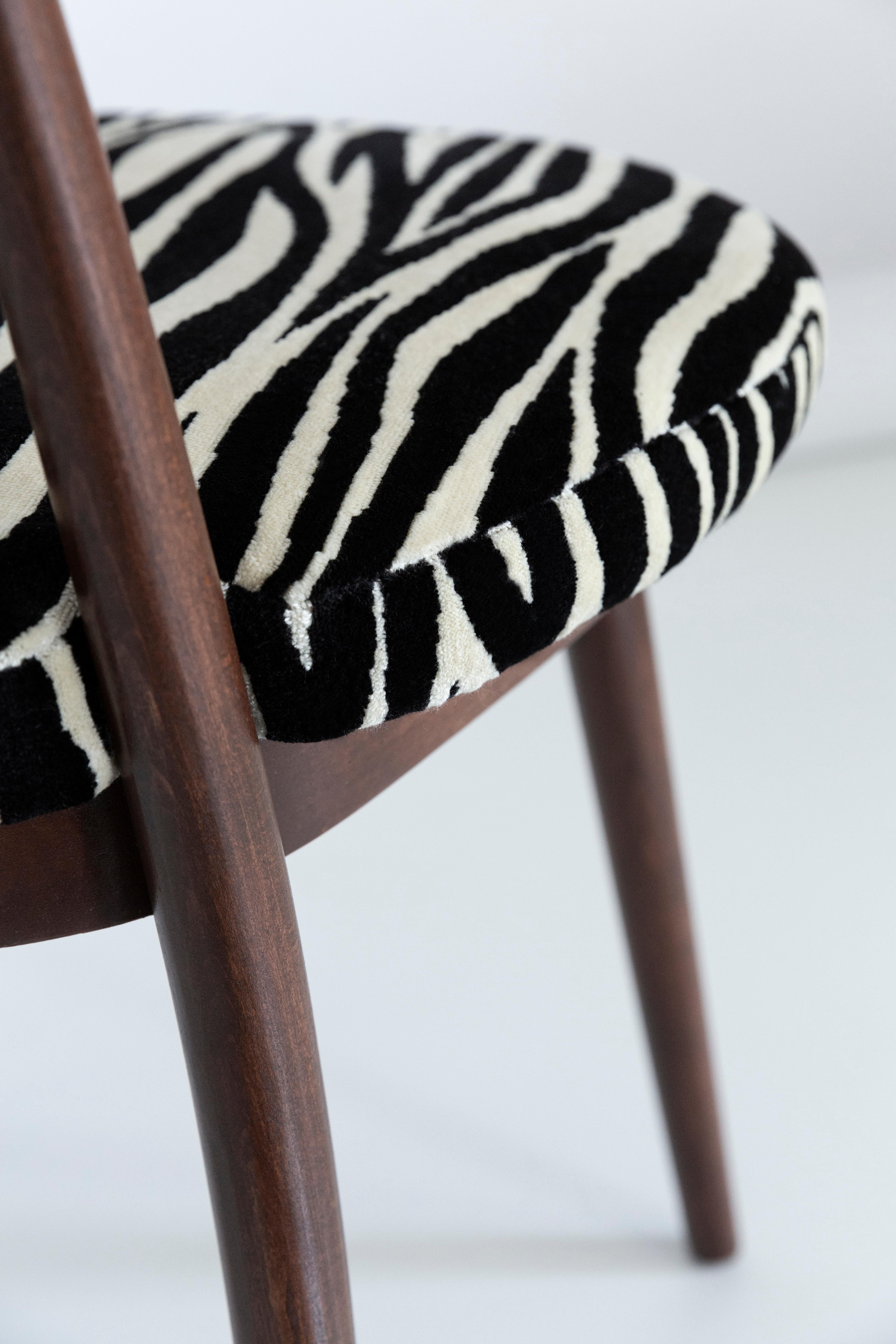 Sei sedie a cuore bianche e nere Zebra del Midcentury, Hollywood Regency, Polonia, anni '60 in vendita 8