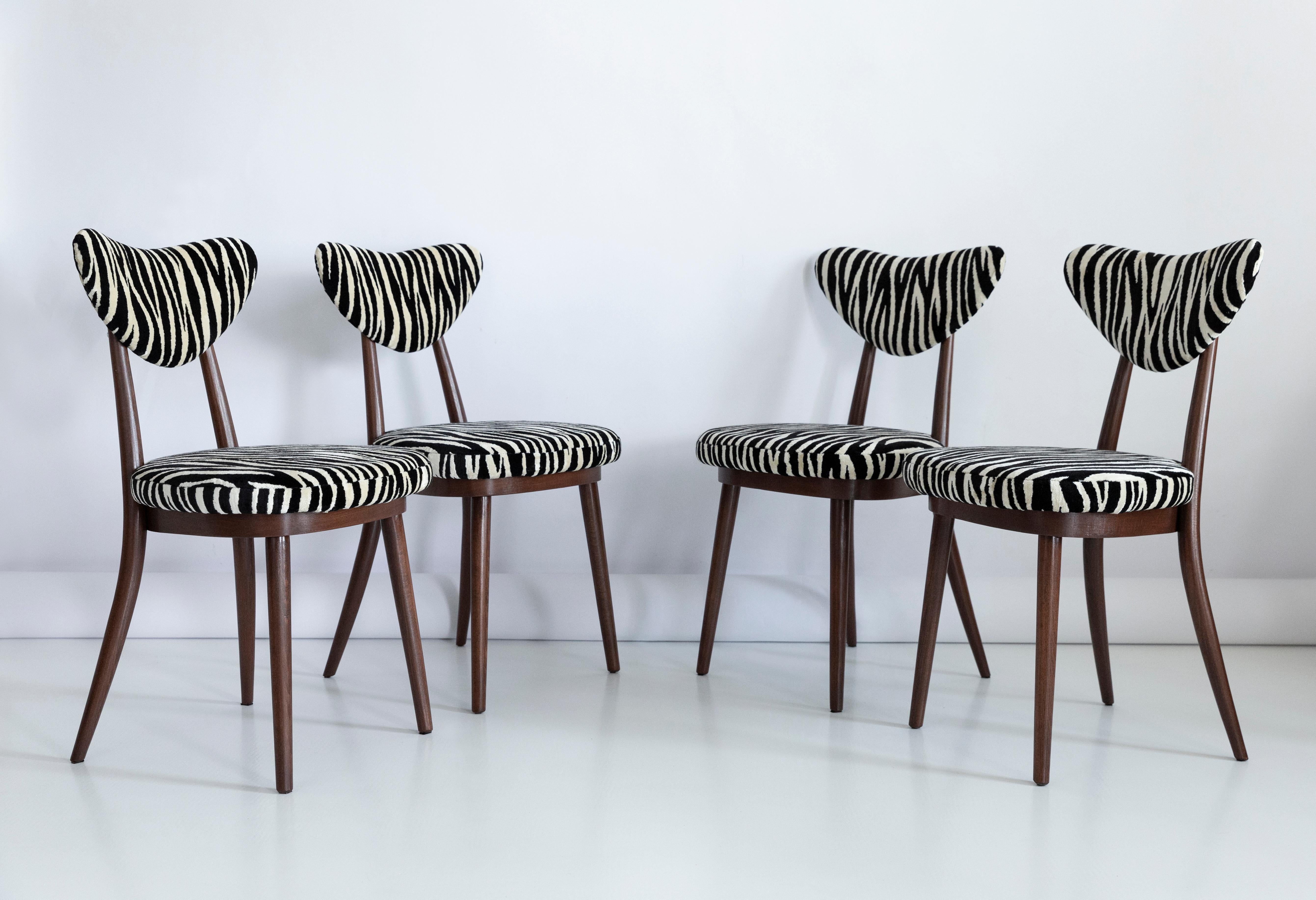 Fatto a mano Sei sedie a cuore bianche e nere Zebra del Midcentury, Hollywood Regency, Polonia, anni '60 in vendita