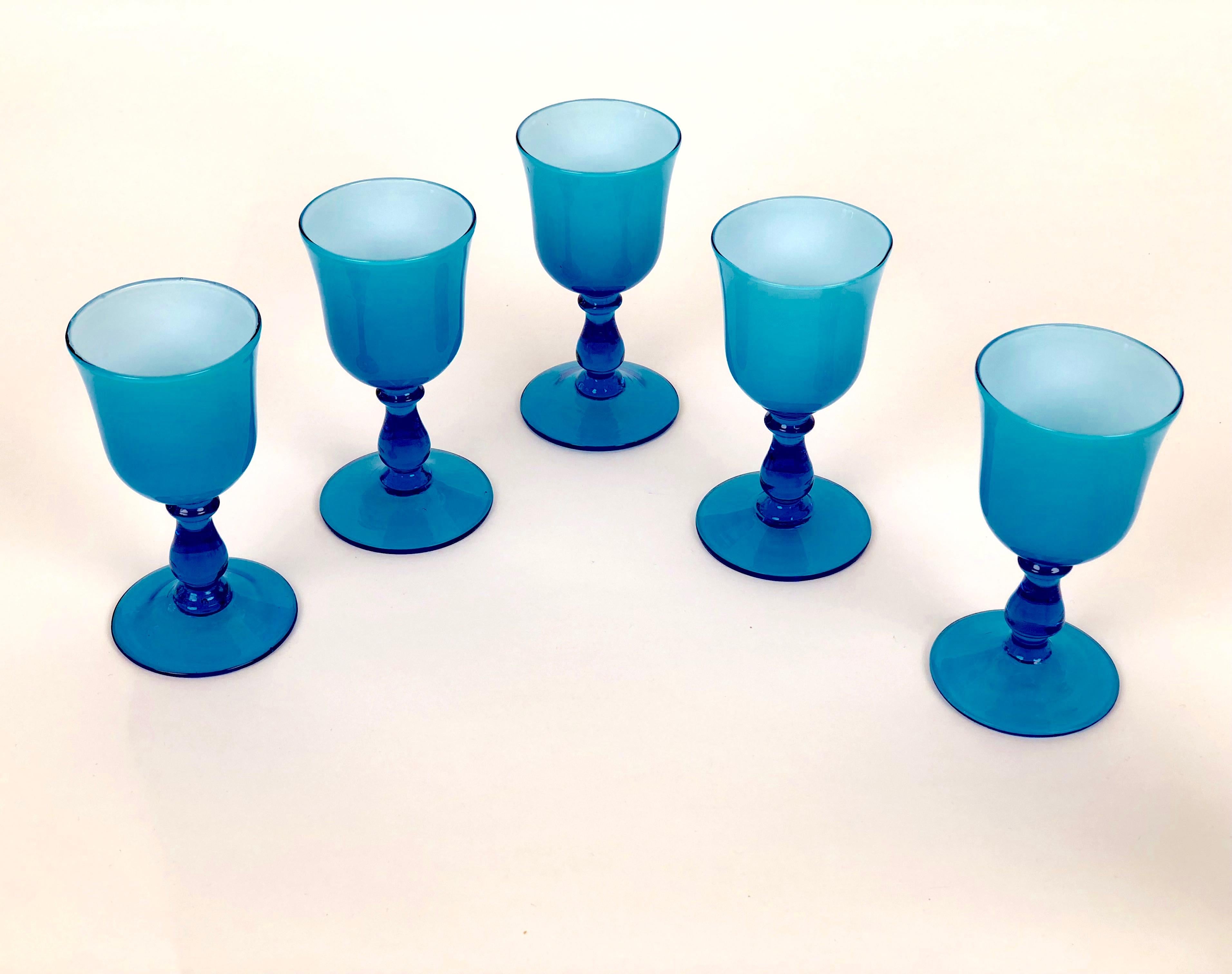 Six Carlo Moratti wine goblets in turquoise and white Murano glass. Mouth blown , these mid-century wine goblets exhibit the hallmarks
 of Carlo Moratti 's creations, which embody the union of the two souls of this versatile material : Solid and