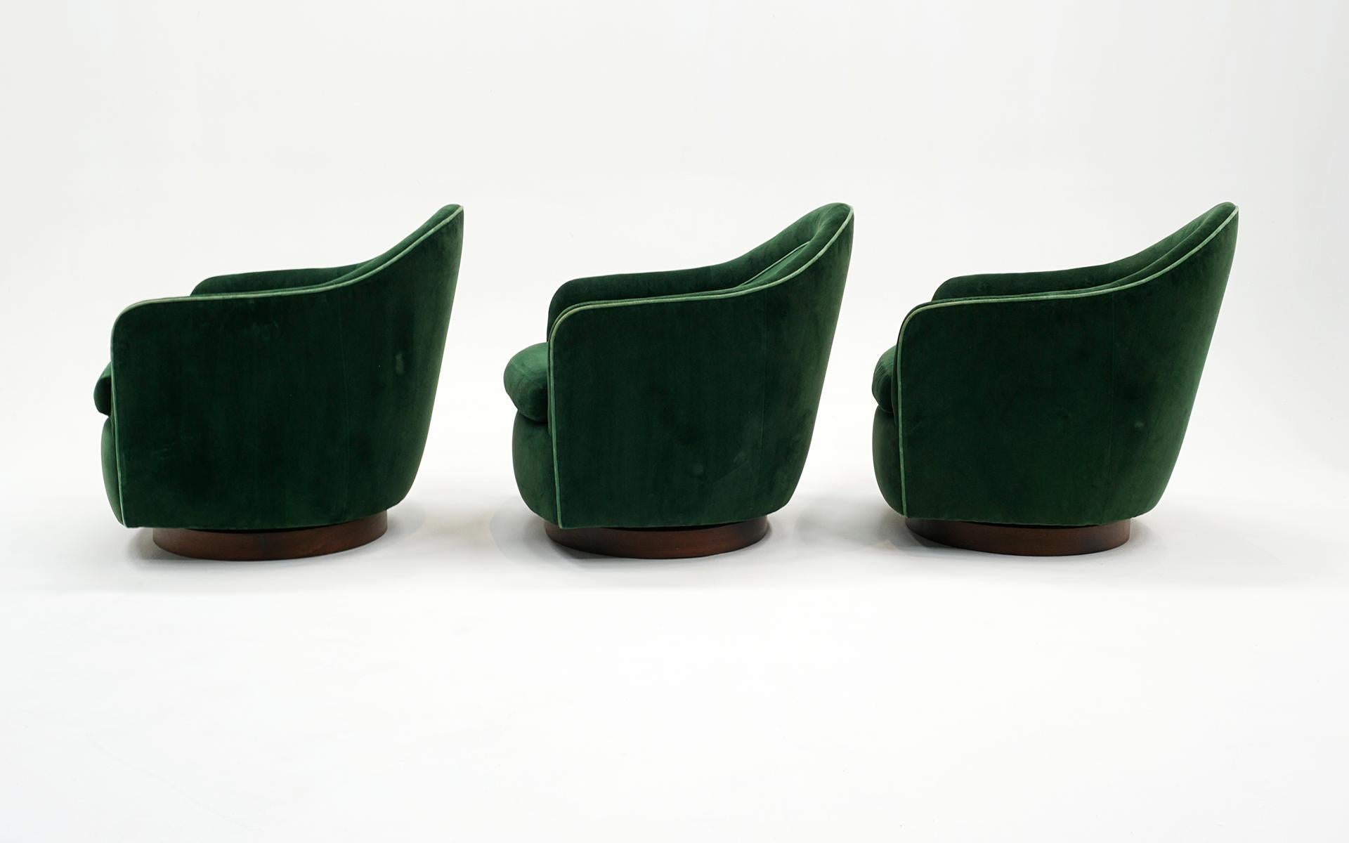 Sechs Milo Baughman. Hochlehnige, neigbare und drehbare Loungesessel. New Green Polstermöbel. im Zustand „Gut“ in Kansas City, MO