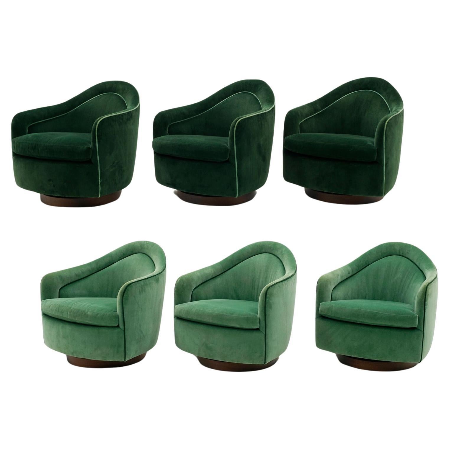 Sechs Milo Baughman. Hochlehnige, neigbare und drehbare Loungesessel. New Green Polstermöbel.