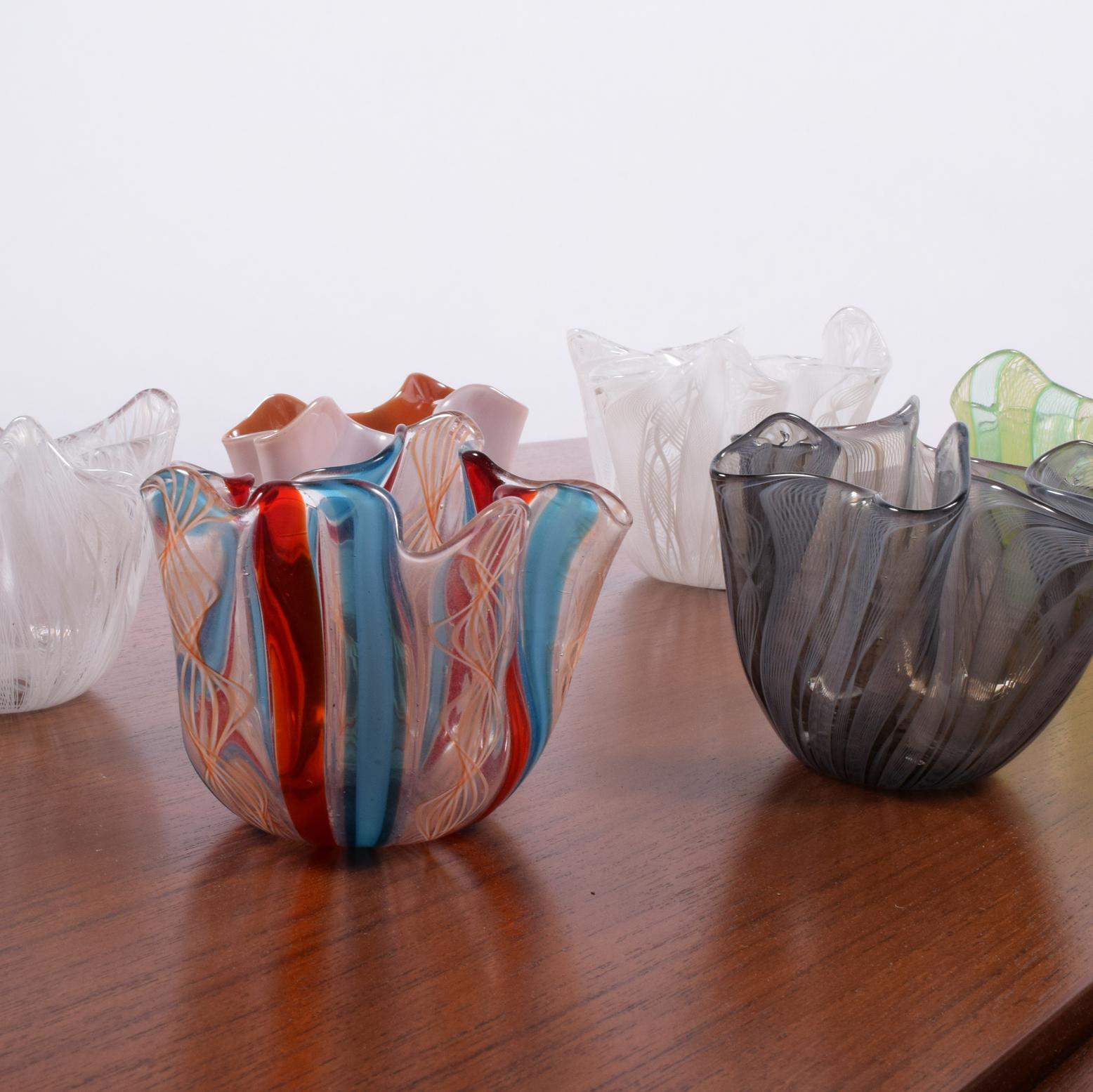 Sechs Mini Venini Taschentuchvasen aus Murano-Kunstglas Zanfirico Fazzoletto (Italienisch) im Angebot