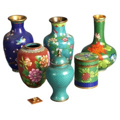 Six Miniatures Vases à fleurs émaillés cloisonnés japonais Meiji C1920