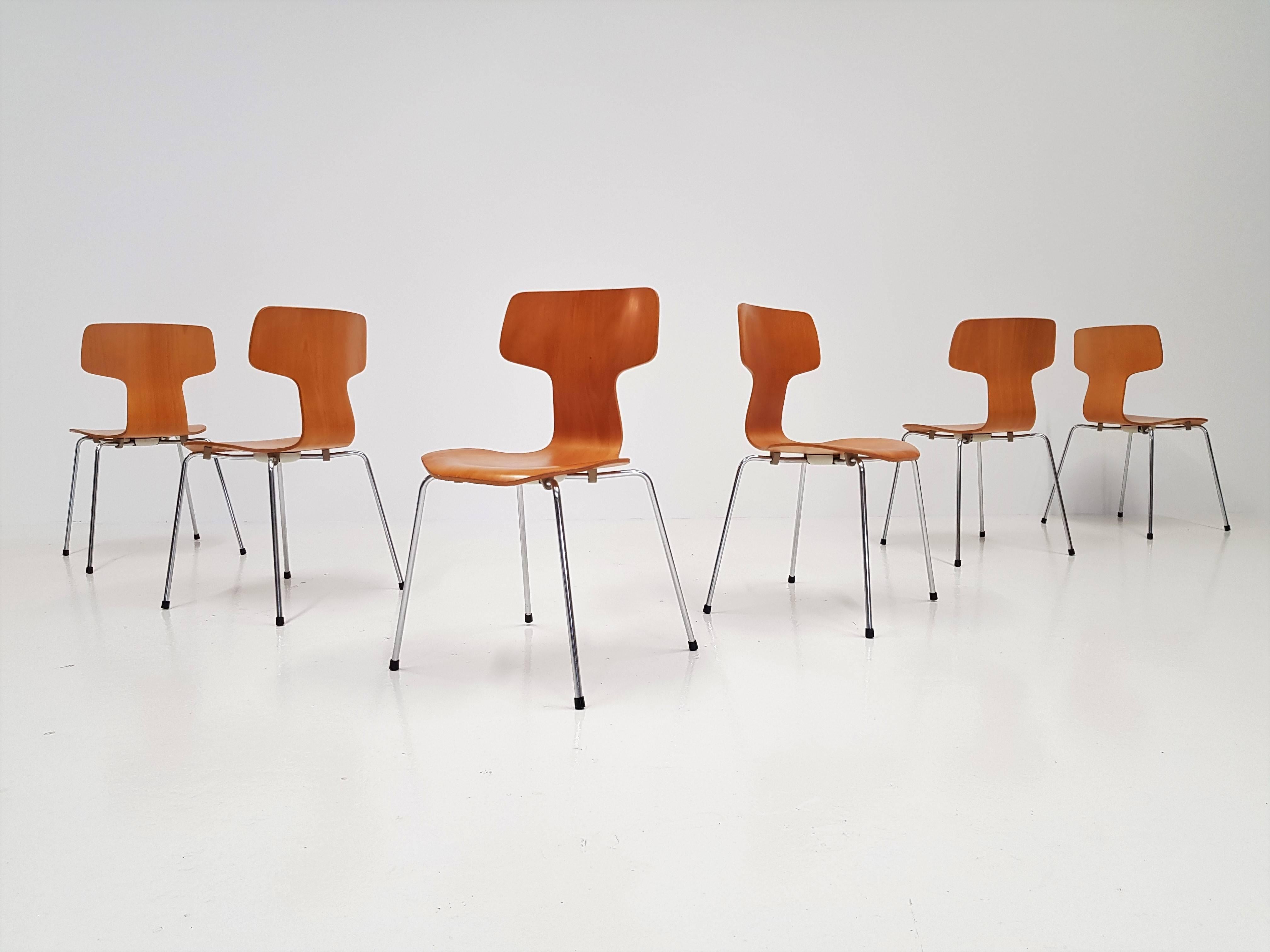 Beech model 3103 hammer/T chairs by Arne Jacobsen for Fritz Hansen.
 
    