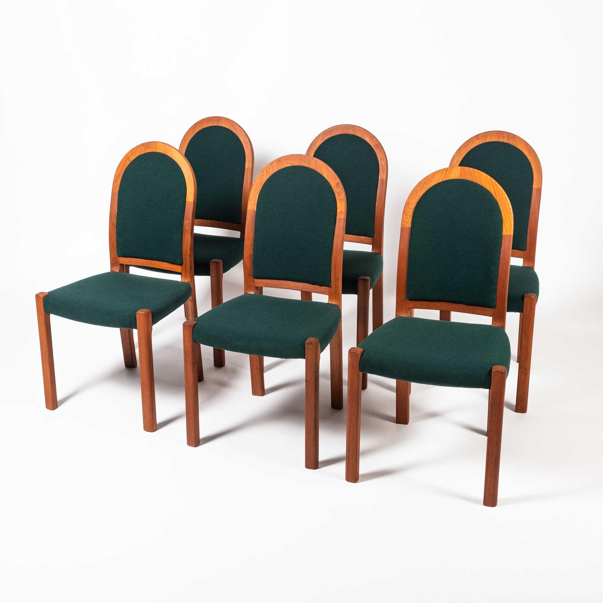 Set of six Moller 311 side/dining chairs in teak and winter green wool. Refinished and reupholstered.


 