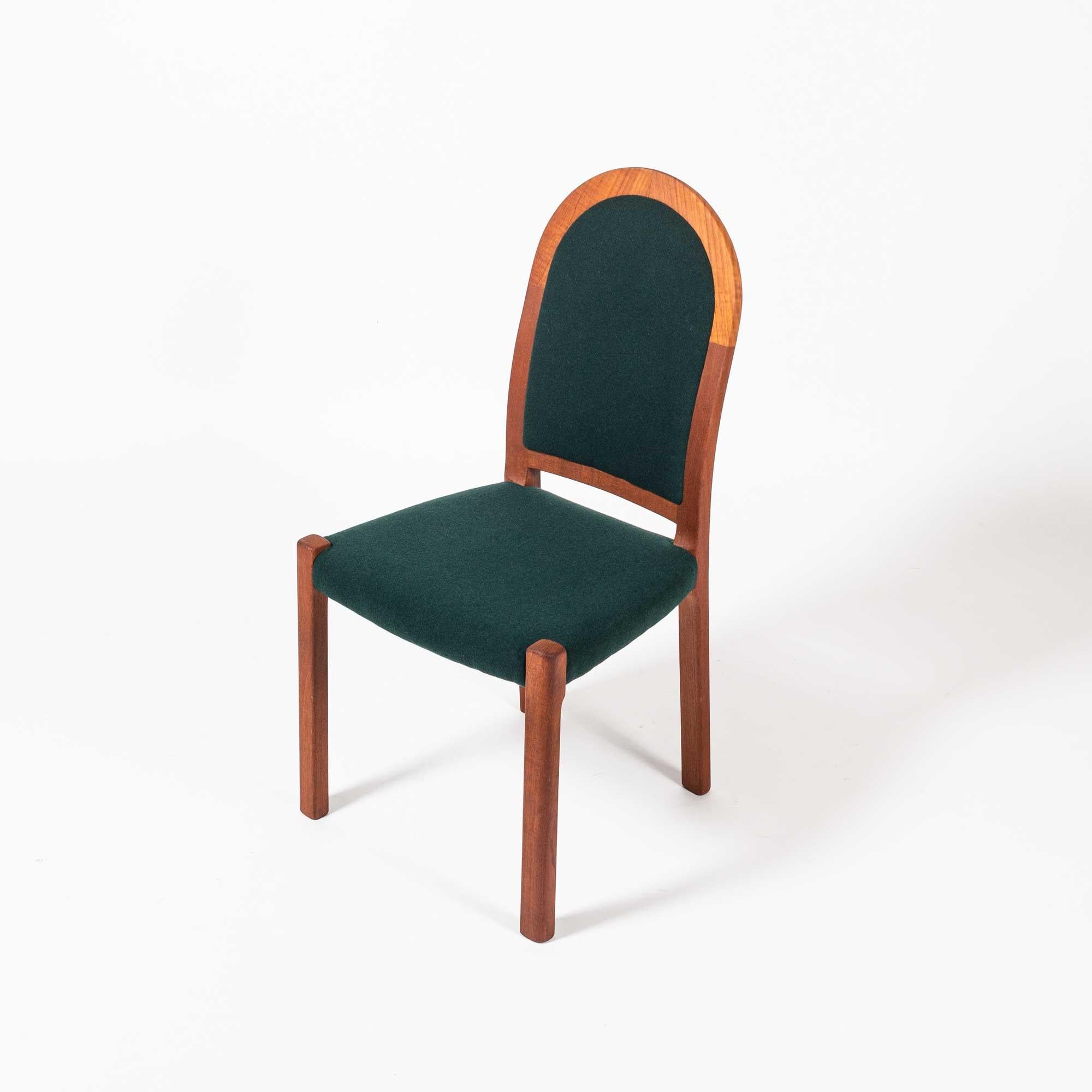 Six Moller 311 Side Chair in Teak & Winter Green Wool In Excellent Condition In Seattle, WA