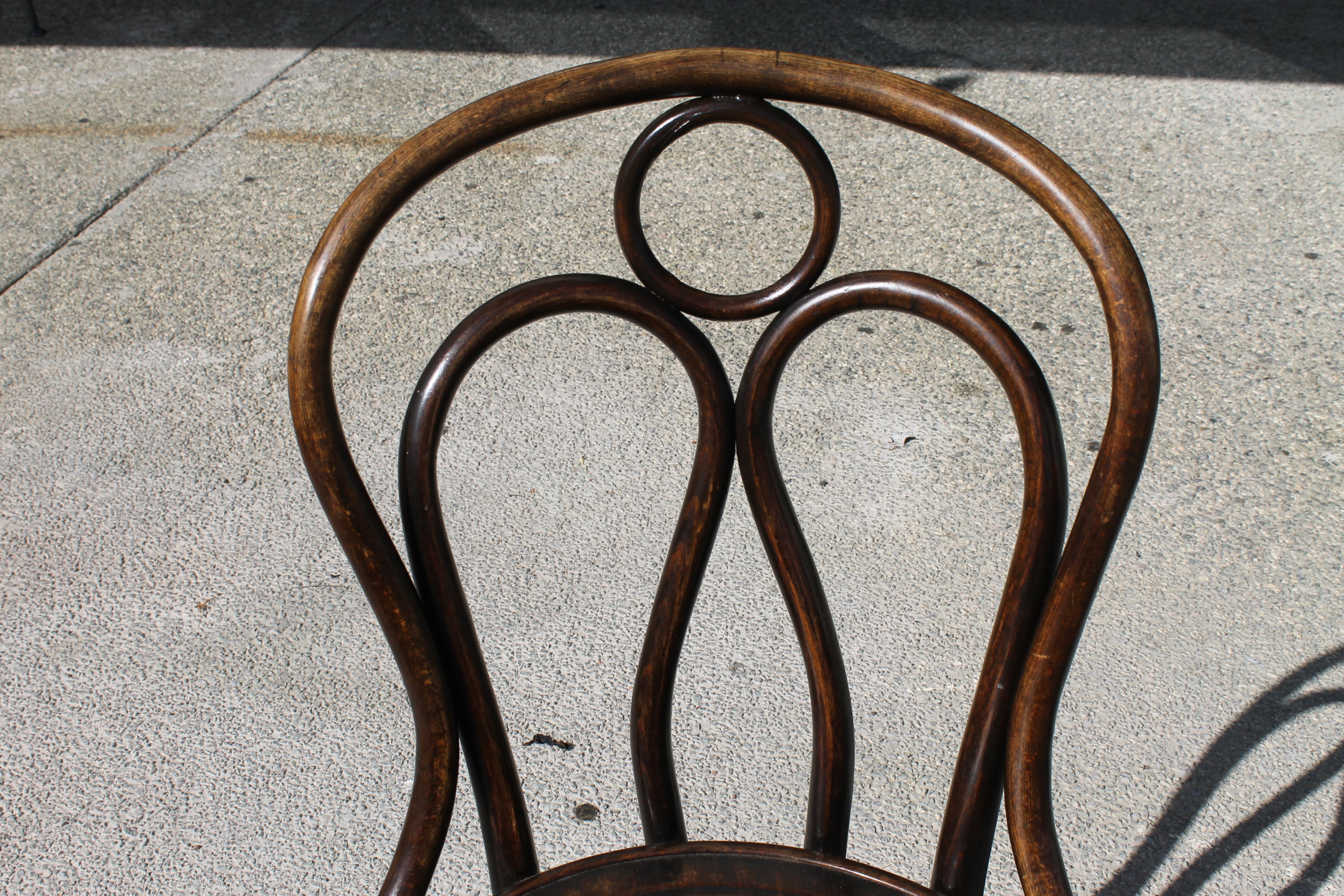 Six Mundus and J J Kohn Ltd Bentwood Chairs, Made in Czecho-Slovakia In Good Condition In Palm Springs, CA