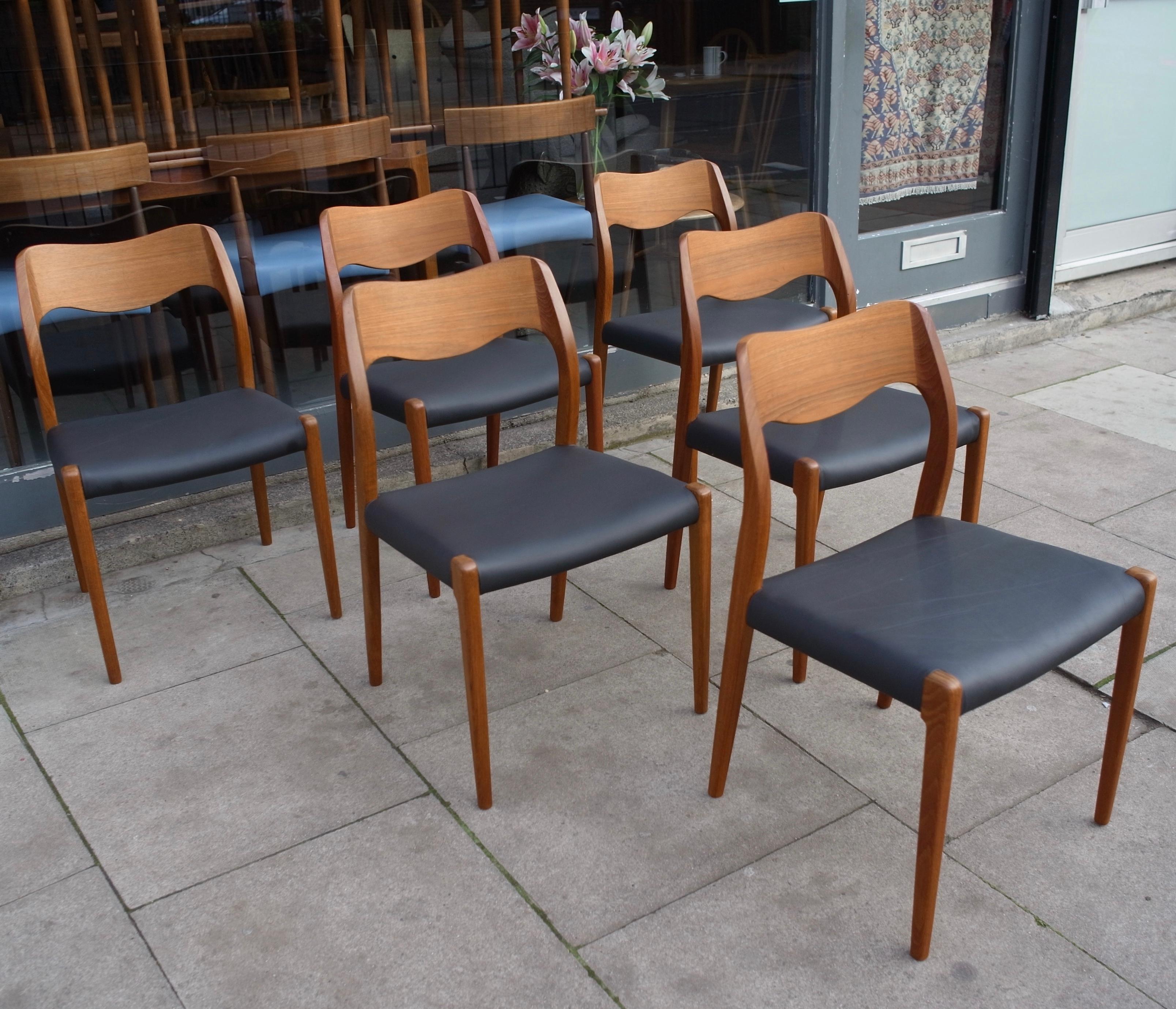 Six Niels. O Moller 71  teak dining chairs by J.L. Mollers in black leather  In Good Condition For Sale In London, GB