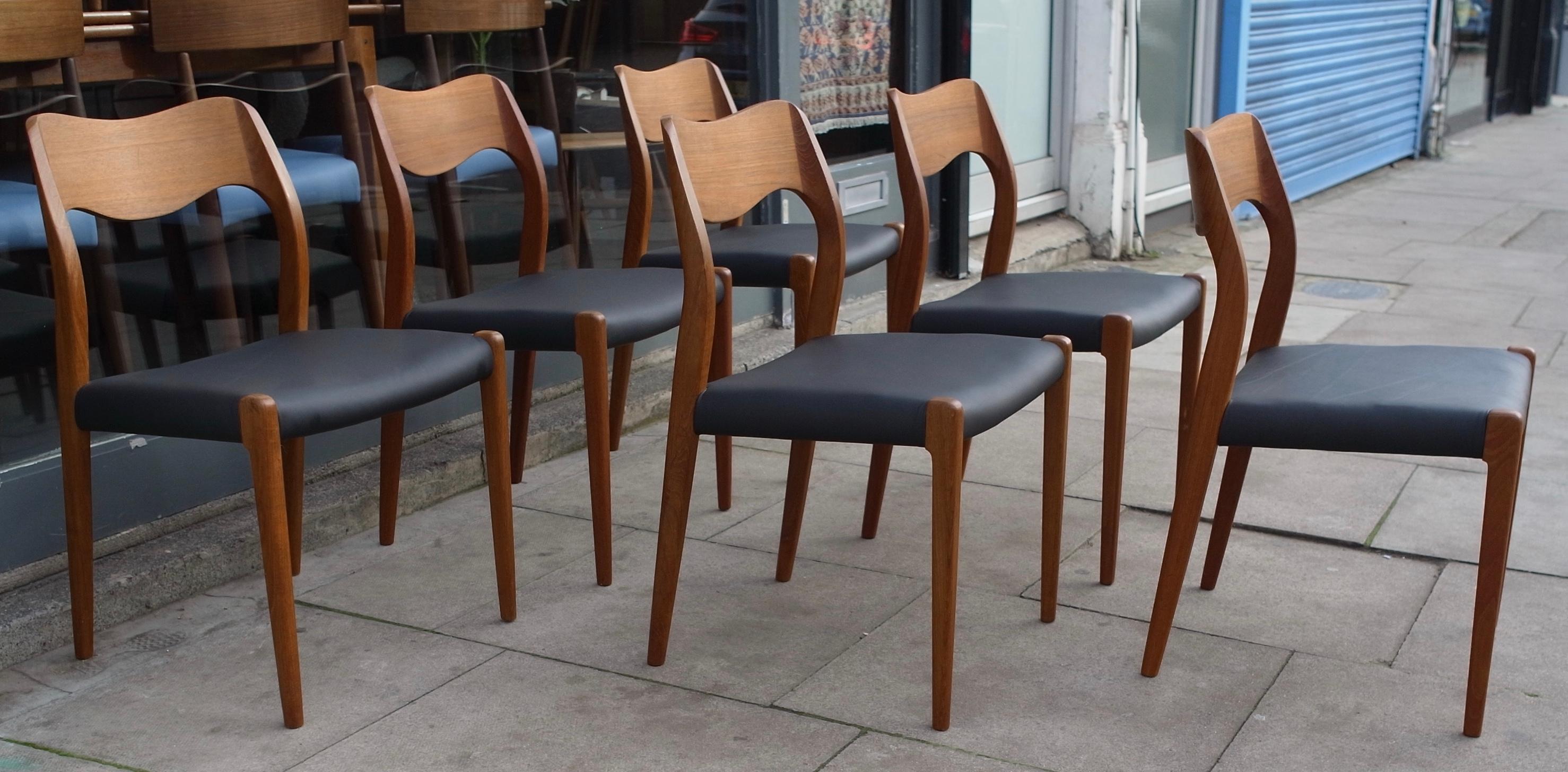 Six Niels. O Moller 71  teak dining chairs by J.L. Mollers in black leather  For Sale 2