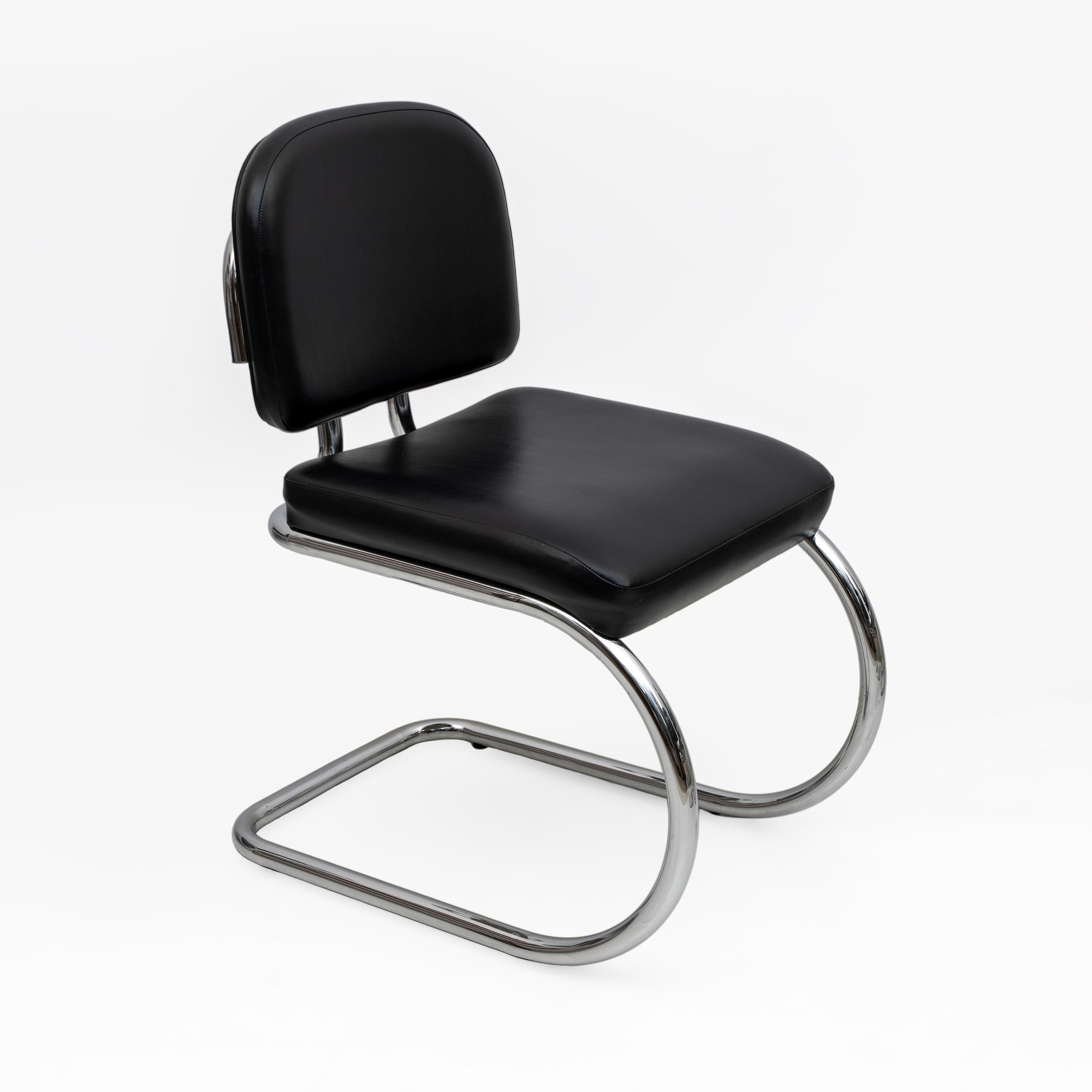 Six of Bauhaus-style Leatherette and Metal Chromed Cantilever Dining Chairs, 70s In Good Condition For Sale In Puglia, Puglia