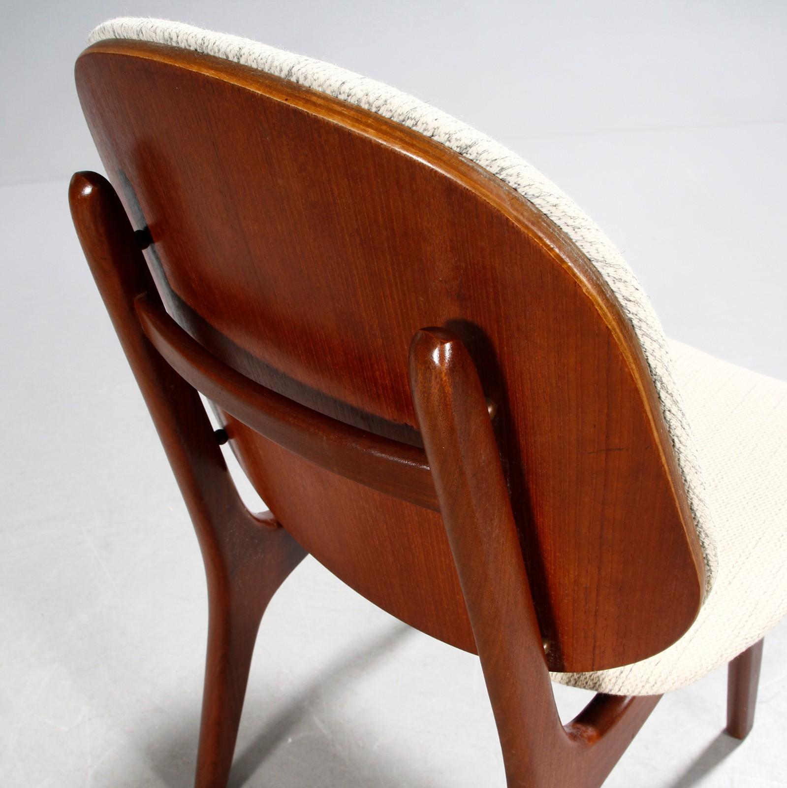 Six Original Dining Chairs 'Model 75' in Teak by Arne Hovmand Olsen In Good Condition For Sale In Stockholm, SE