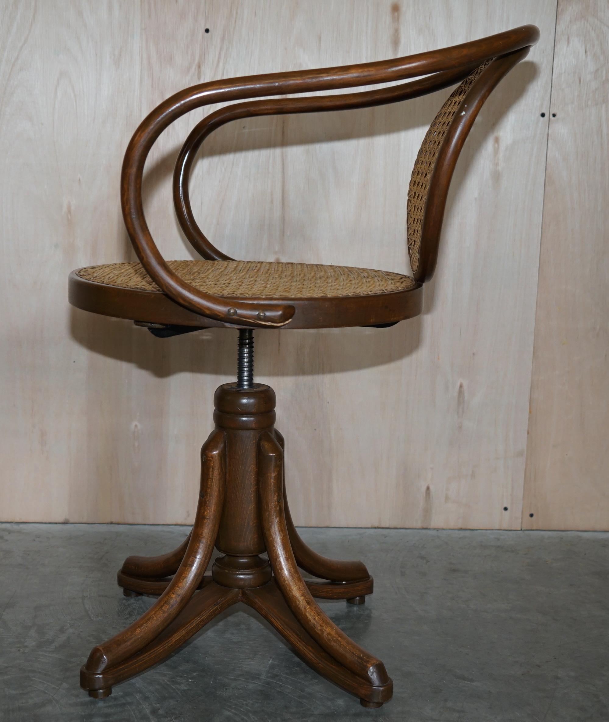 Sechs drehbare Bergere-Sessel, Original gestempelt, Modell 5501, für Zpm Radomsko im Angebot 9