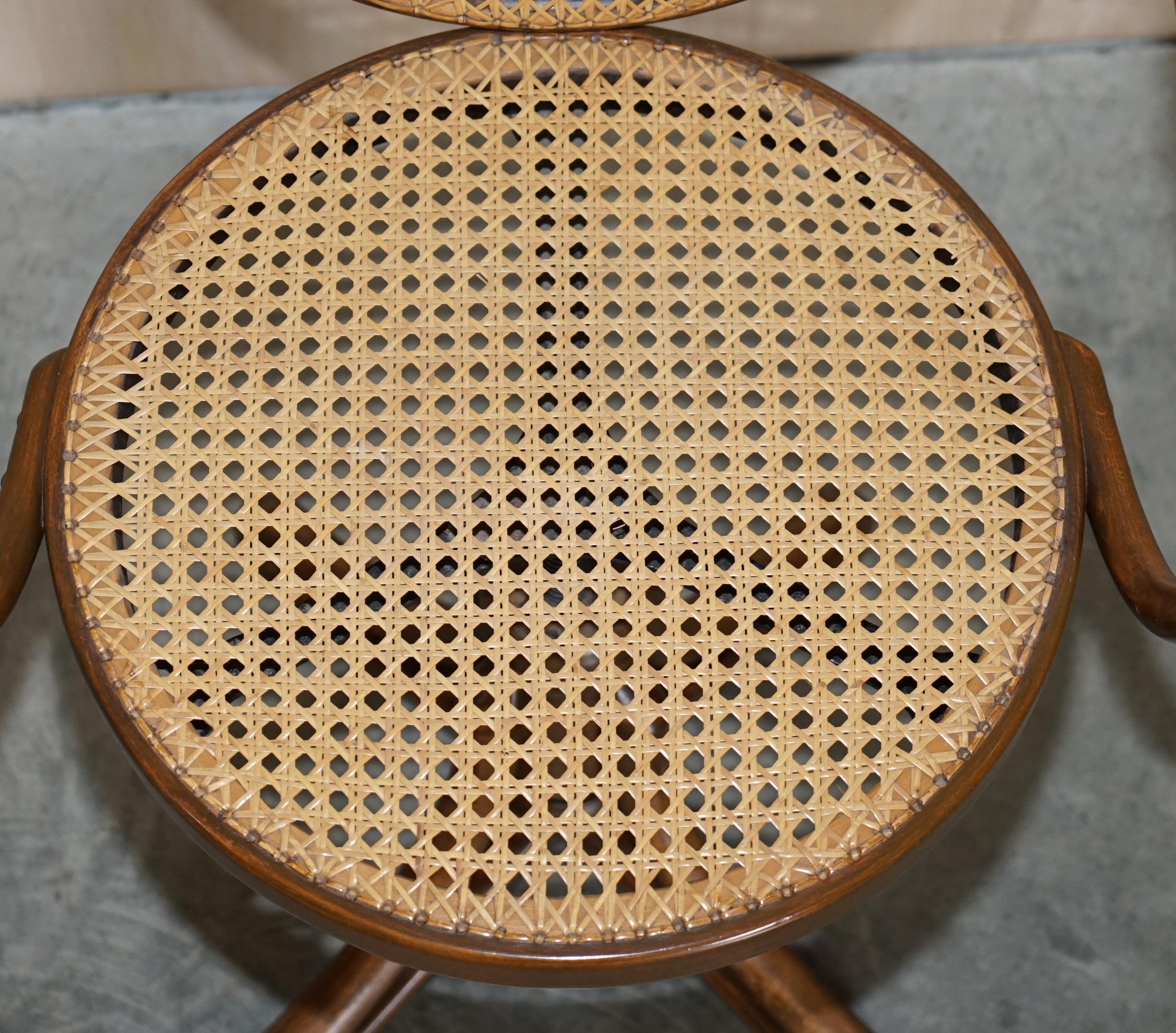 Sechs drehbare Bergere-Sessel, Original gestempelt, Modell 5501, für Zpm Radomsko (Frühes 20. Jahrhundert) im Angebot